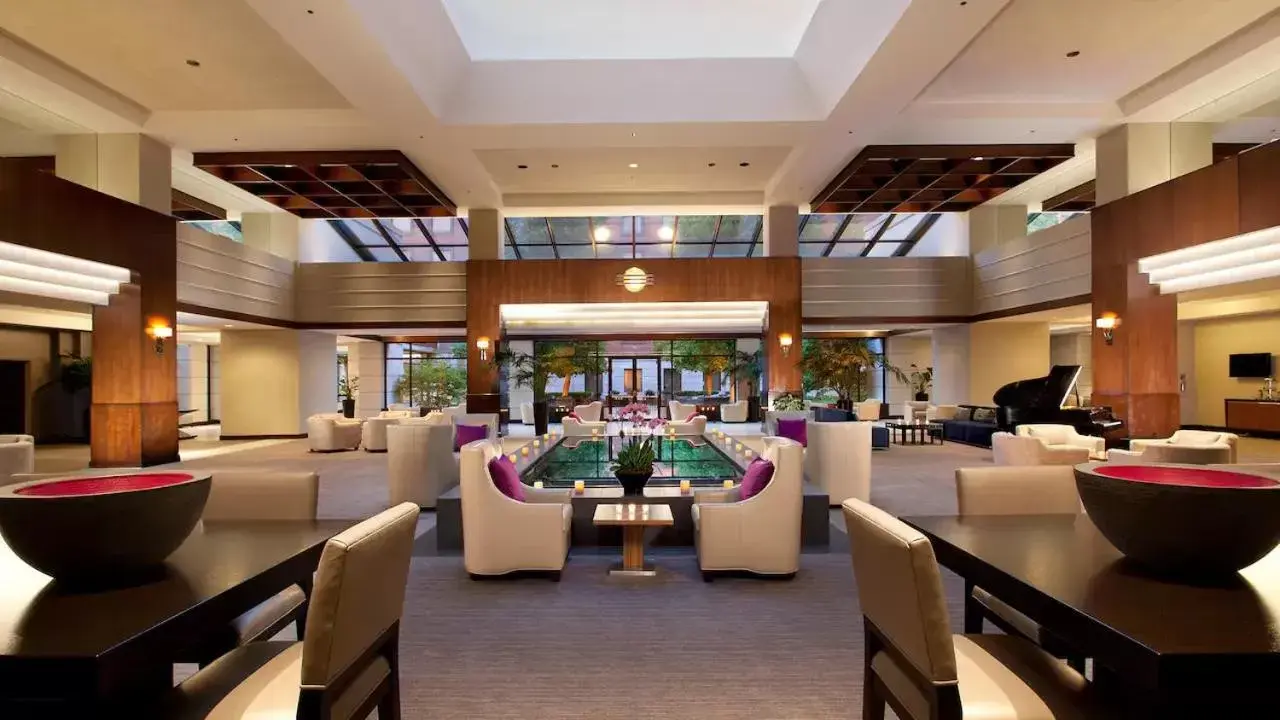 Lobby or reception, Restaurant/Places to Eat in Hyatt Regency Deerfield