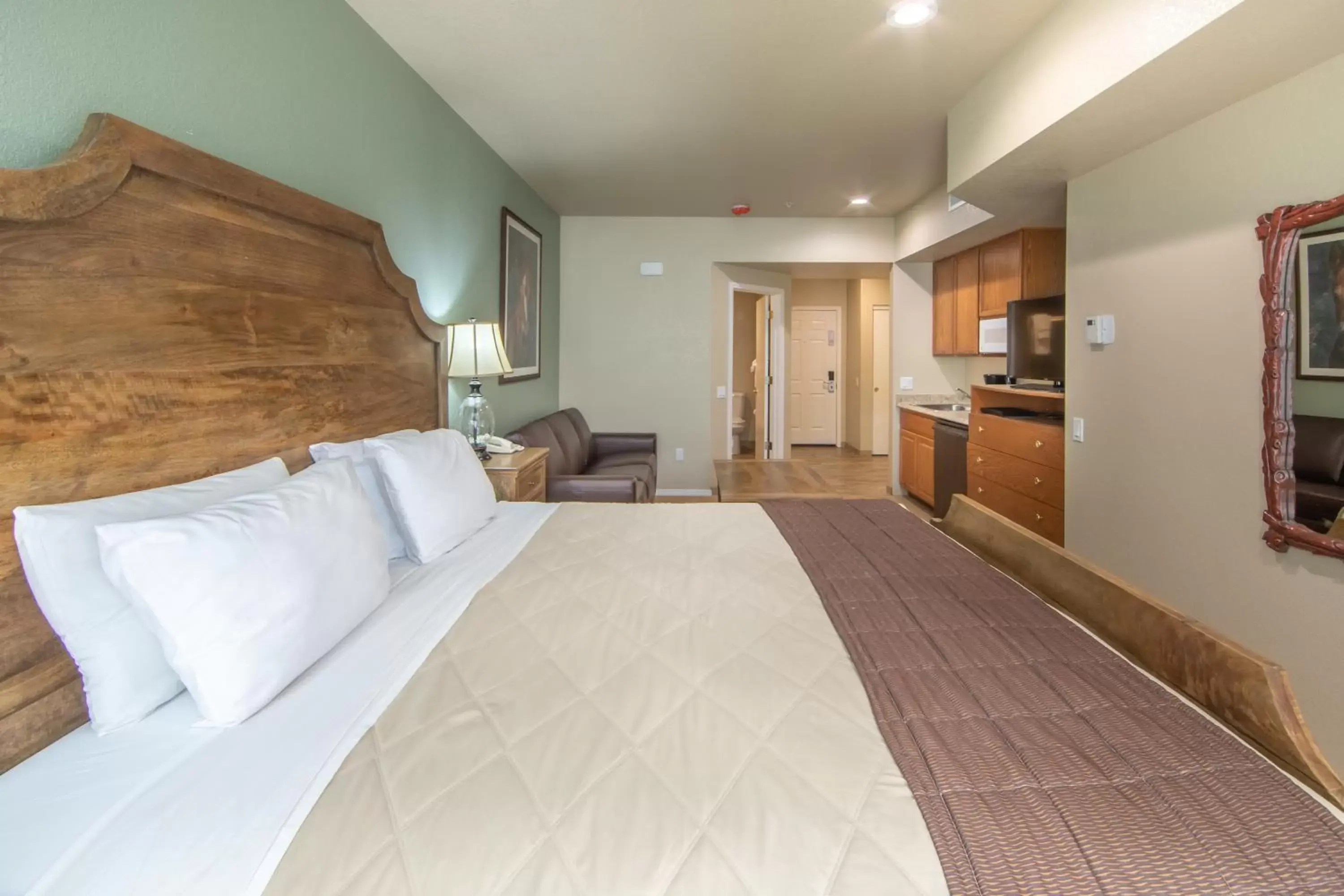 Bed in Holiday Inn Club Vacations - David Walley's Resort, an IHG Hotel