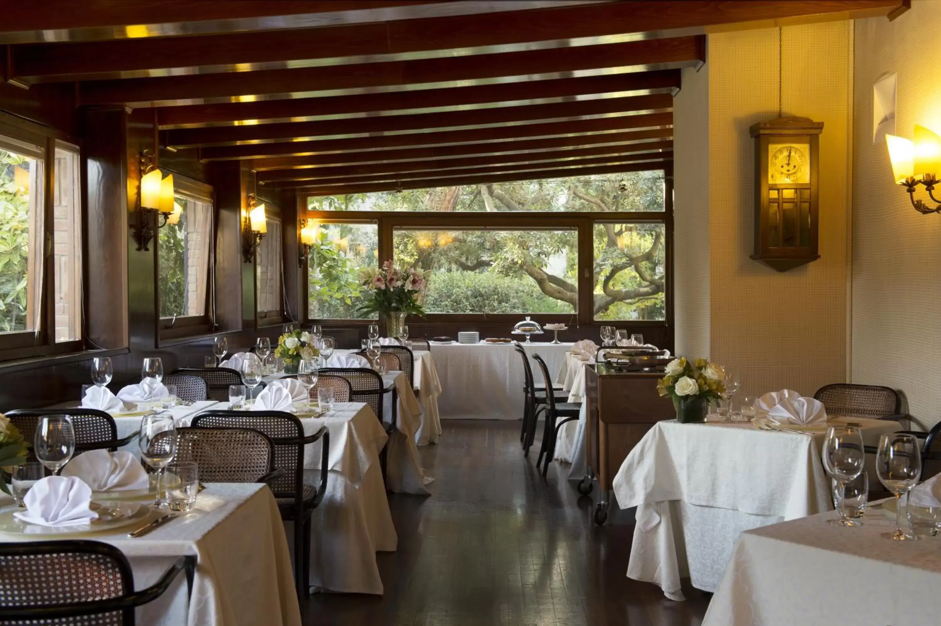 Restaurant/Places to Eat in Hotel Villa Mabapa