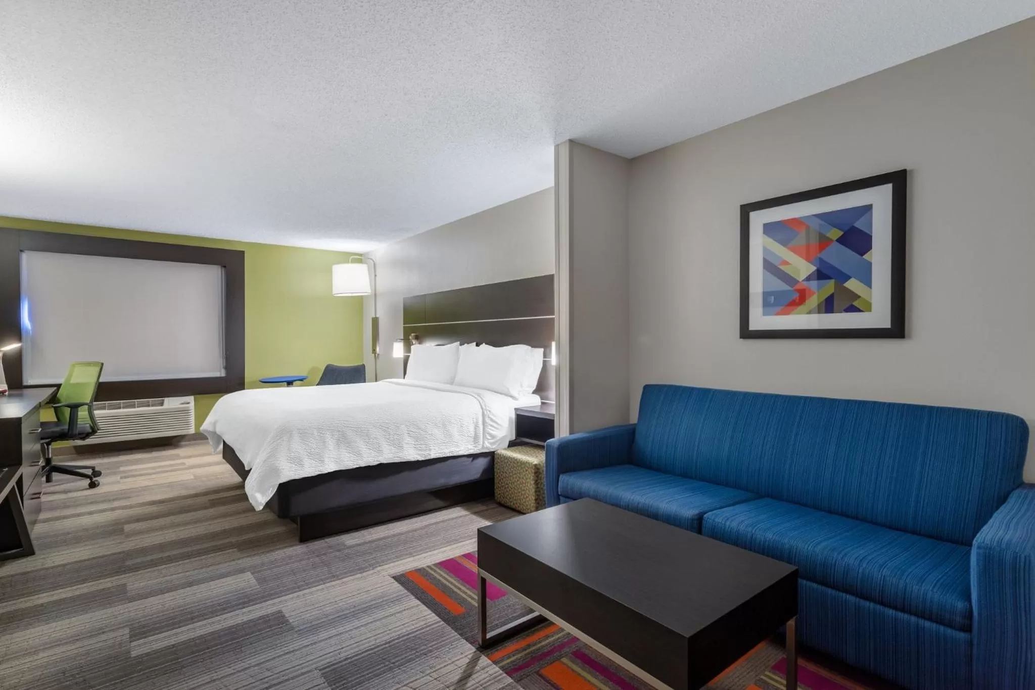 Photo of the whole room, Bed in Holiday Inn Express Hotel & Suites-St. Paul by IHG
