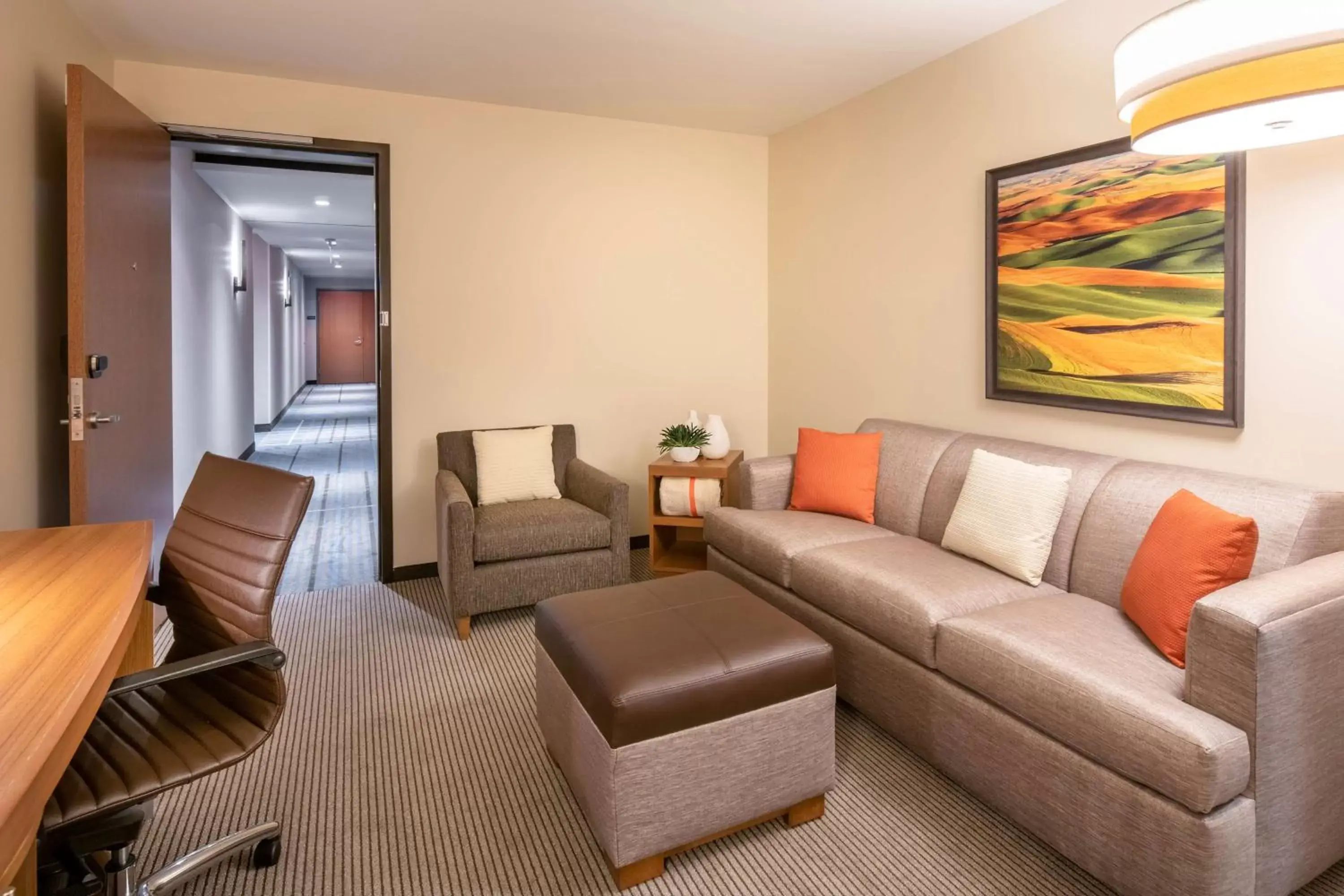 Living room, Seating Area in Hyatt Place East Moline/Quad Cities