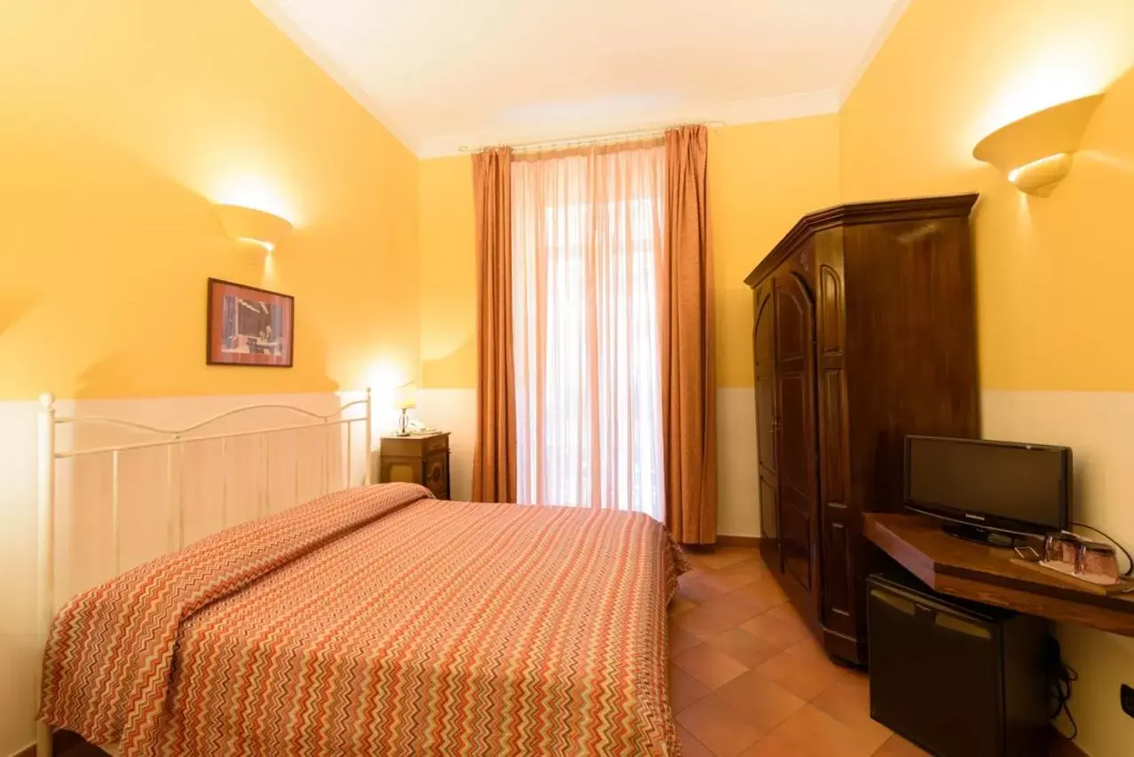 Bed in Hotel Mergellina