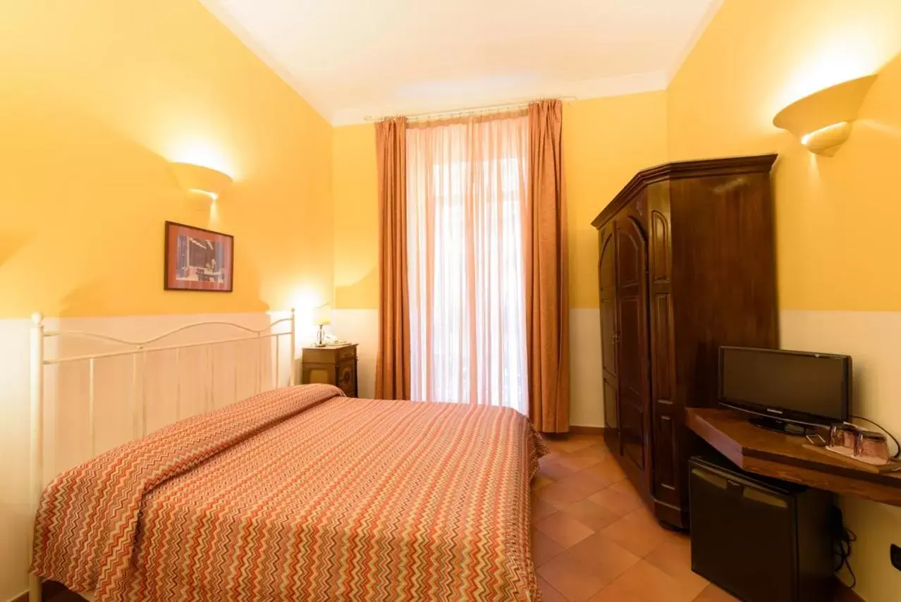 Double Room with Balcony (1 Adult) - single occupancy in Hotel Mergellina Double Room with Balcony (1 Adult) - single occupancy in Hotel Mergellina