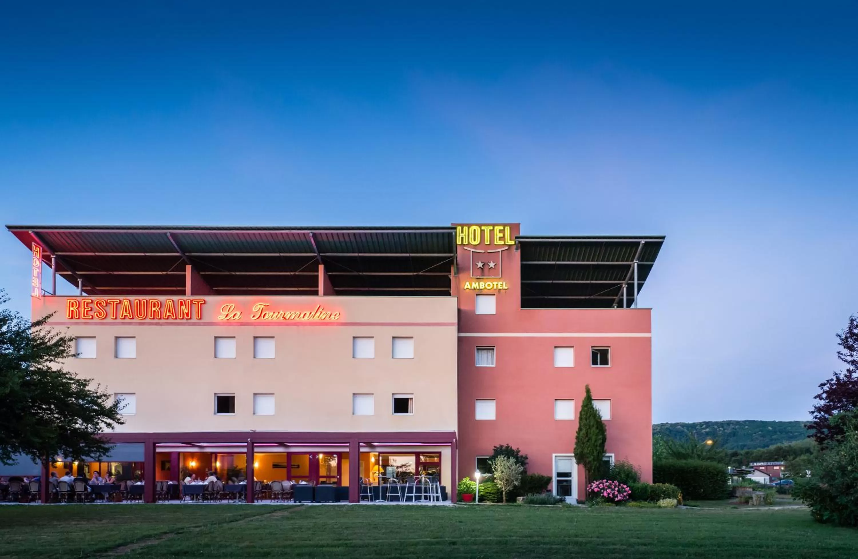 Facade/entrance in Hotel Ambotel