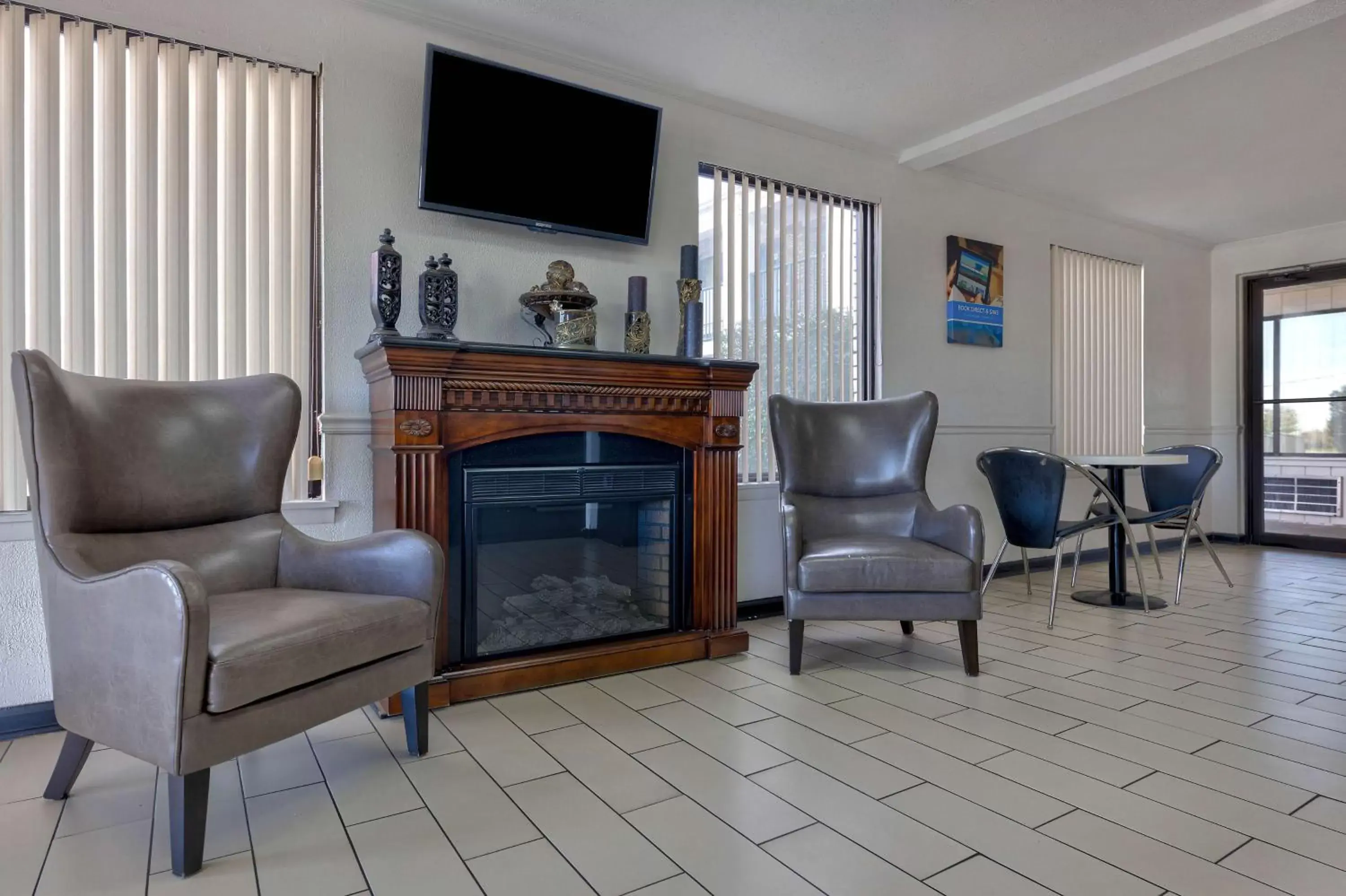 Lobby or reception, Seating Area in Motel 6-Cookeville, TN