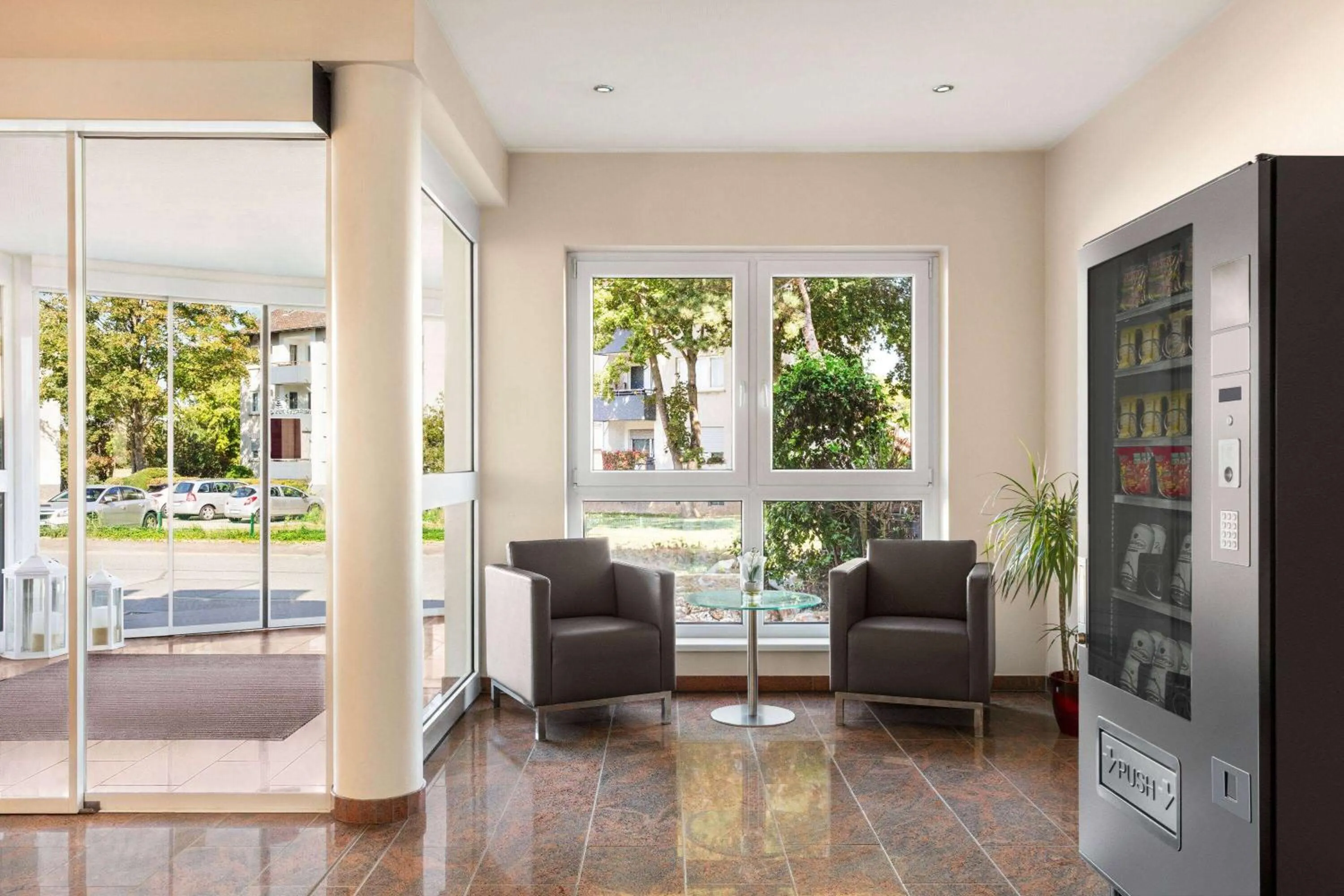 Lobby or reception in Amedia Frankfurt Russelsheim Trademark Collection by Wyndham