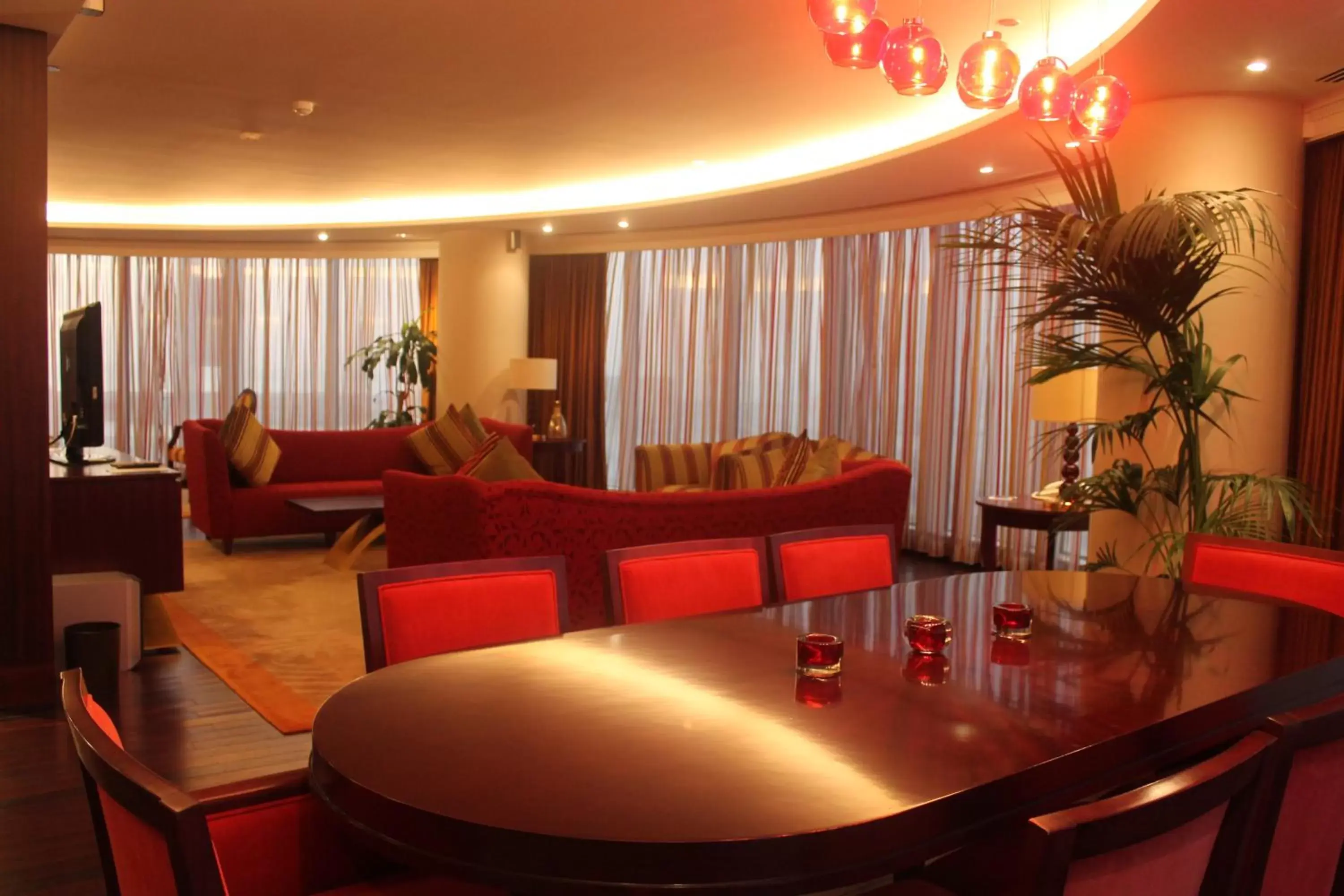 TV and multimedia, Restaurant/Places to Eat in The Diplomat Radisson Blu Hotel Residence & Spa