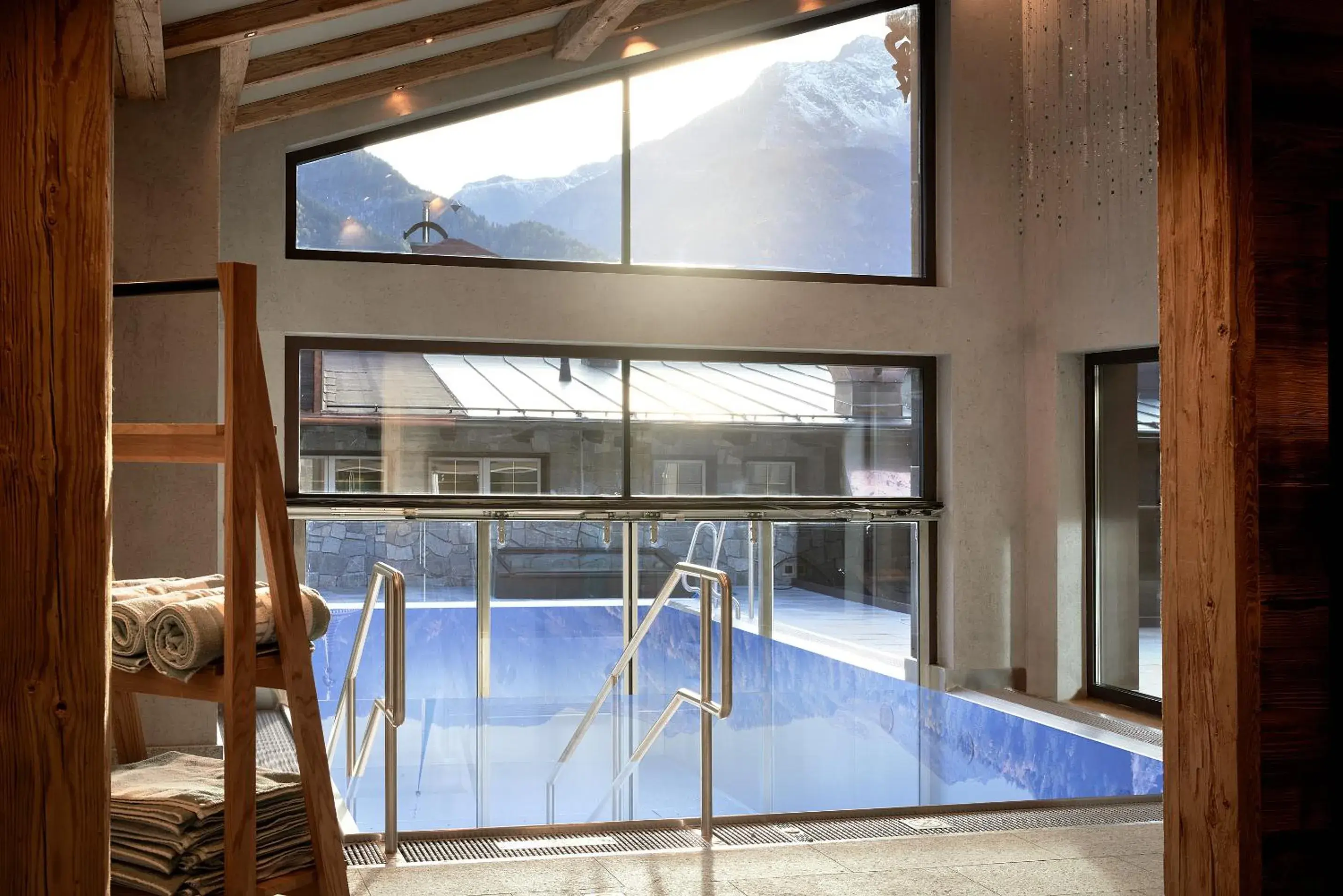 Pool view, Swimming Pool in Hotel Neue Post