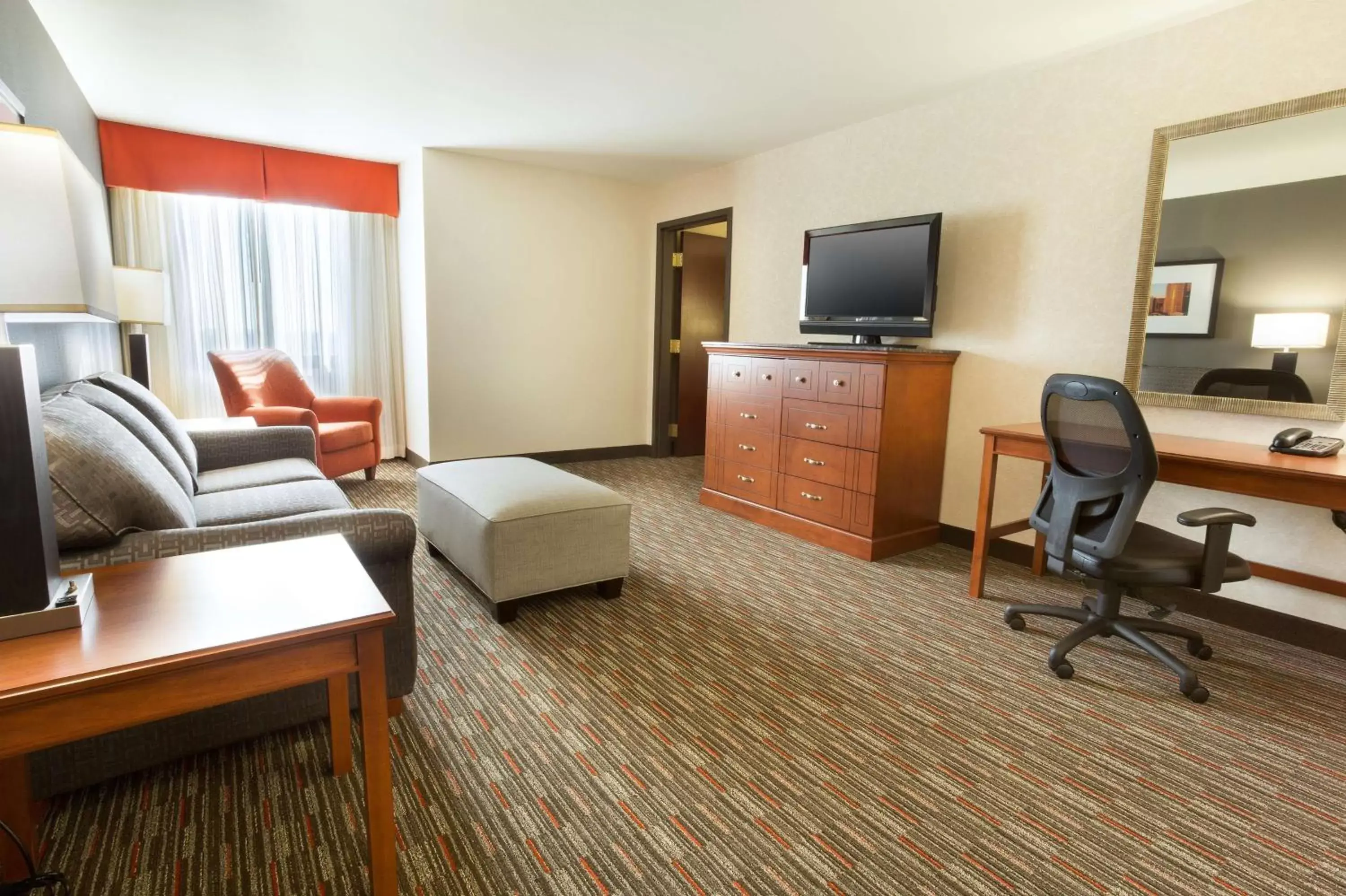 Photo of the whole room, Seating Area in Drury Inn & Suites St. Louis Creve Coeur