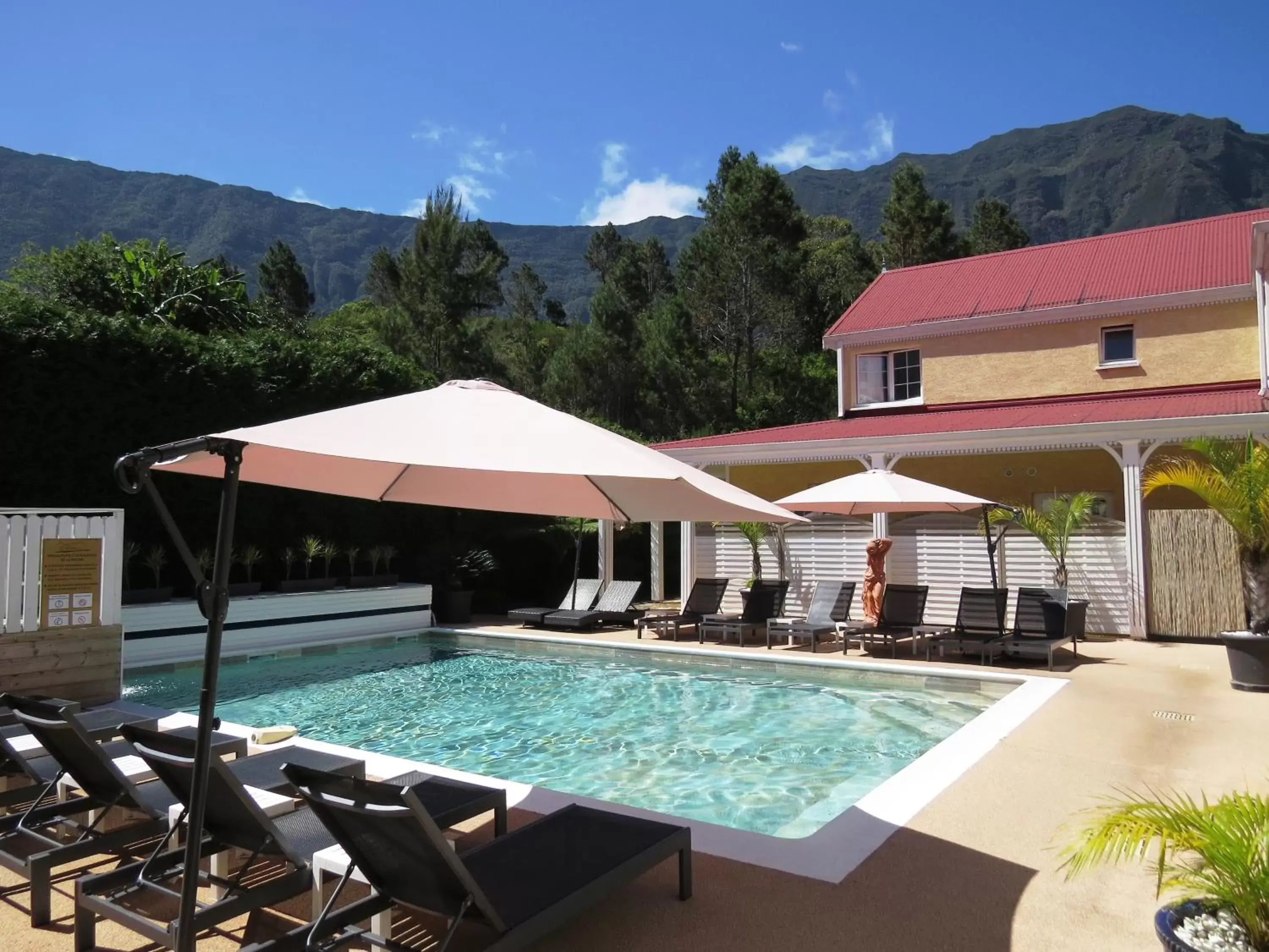 Property building in Hotel Le Cilaos Property building in Hotel Le Cilaos