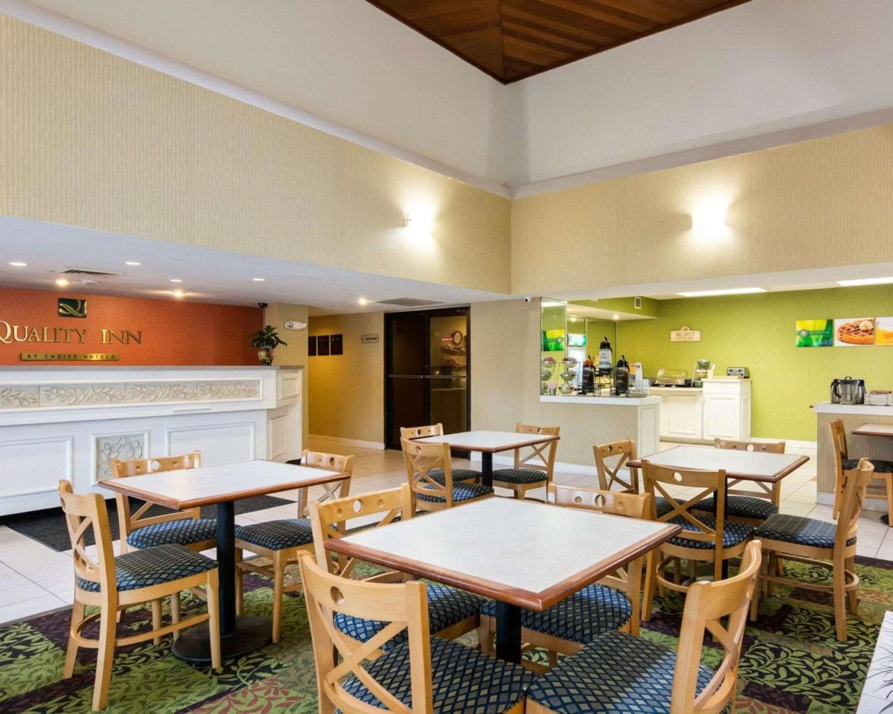 Restaurant/places to eat in Rodeway Inn At Fort Lee