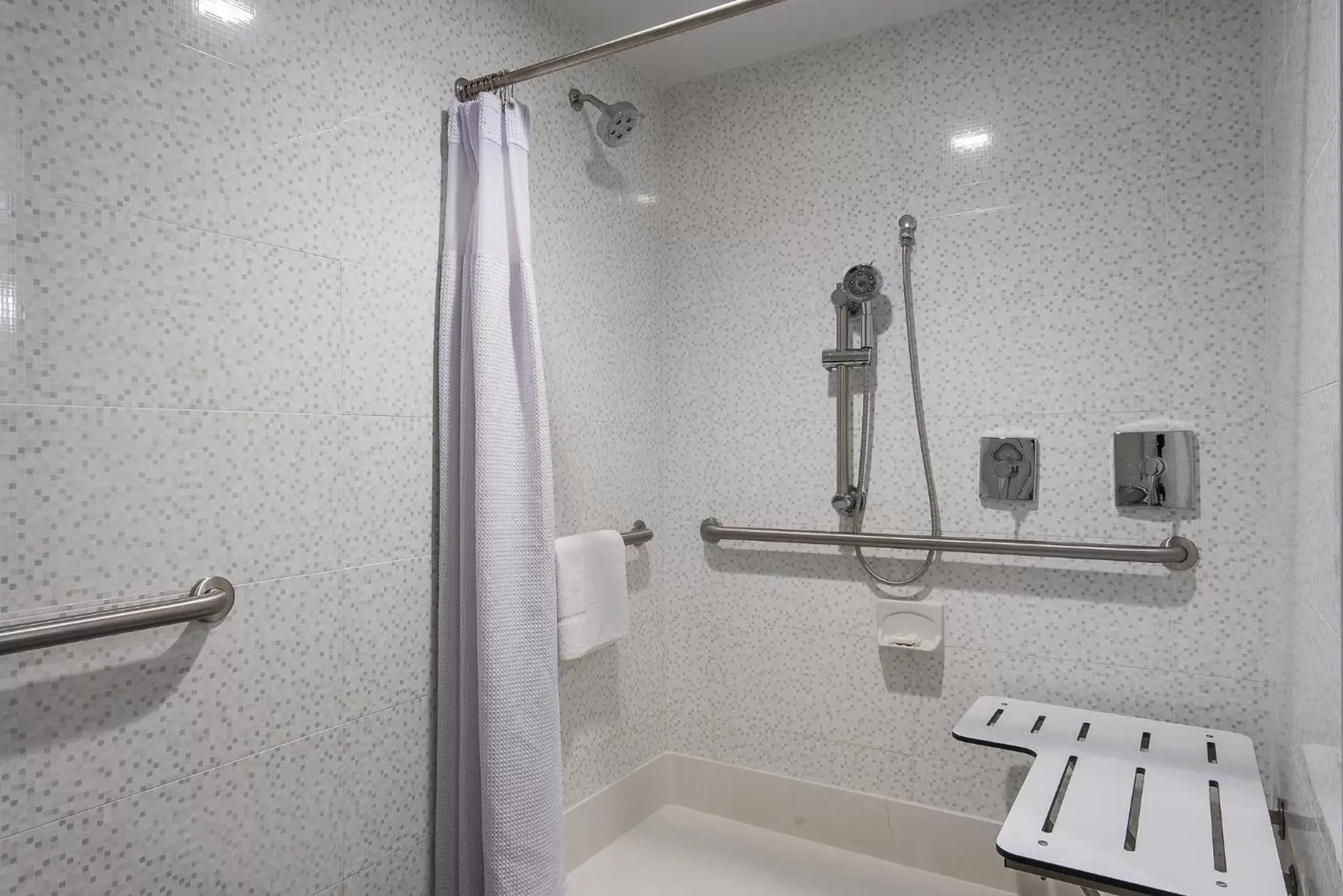 King Room - Disability Access/Non-Smoking in Crowne Plaza Princeton - Conference Center by IHG King Room - Disability Access/Non-Smoking in Crowne Plaza Princeton - Conference Center by IHG