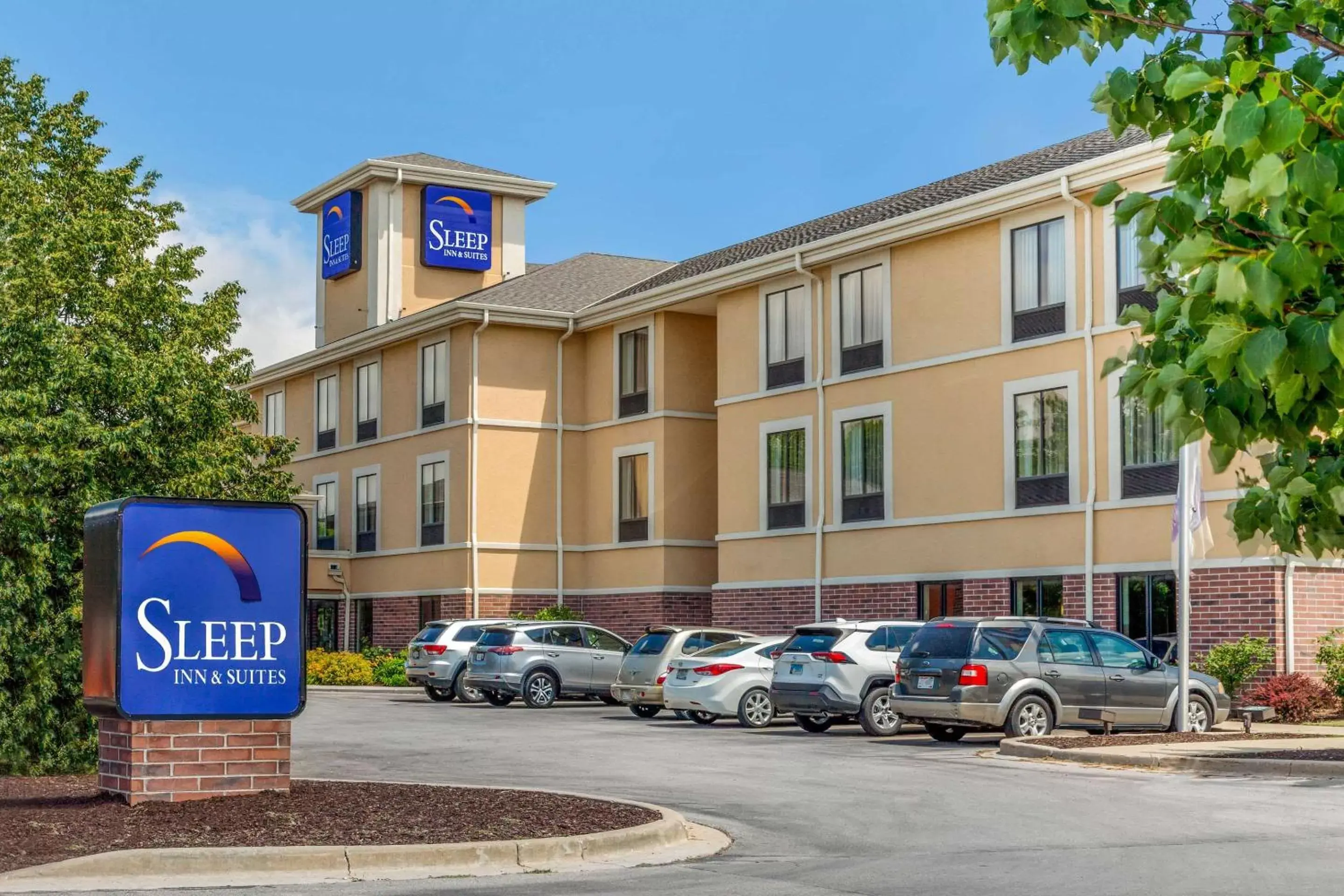 Property Building in Sleep Inn & Suites Airport Milwaukee