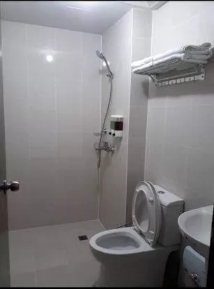 Bathroom in Cubao ManhattanHeights Unit 23D Tower C, 1 BR