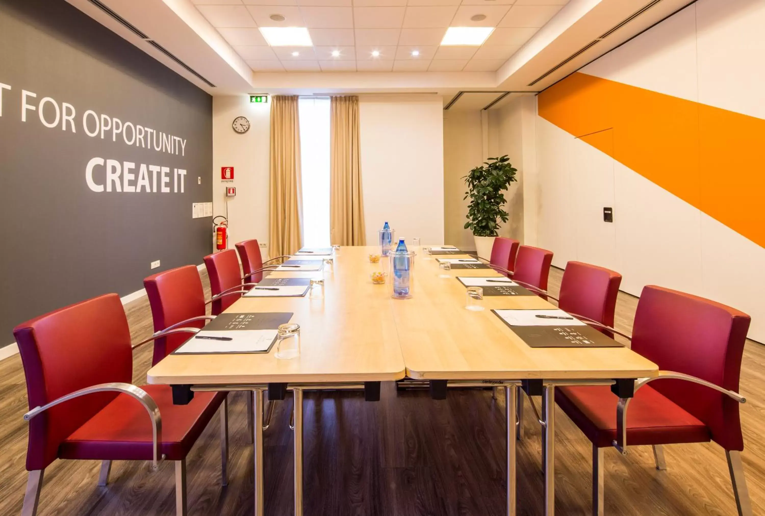 Meeting/conference room in Holiday Inn Bologna - Fiera, an IHG Hotel