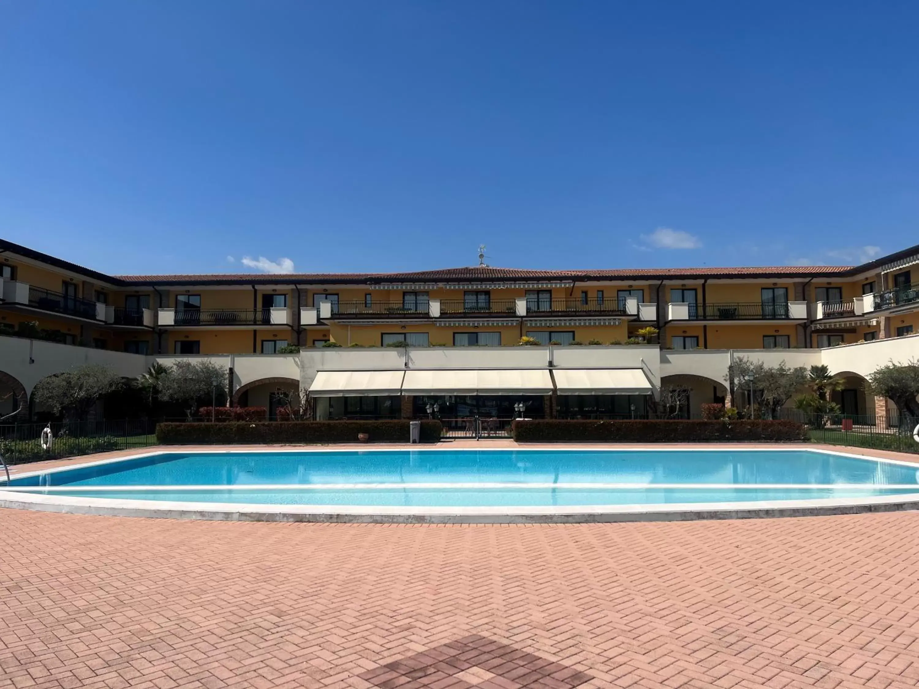 Property building, Swimming Pool in Le Terrazze sul Lago Hotel & Residence
