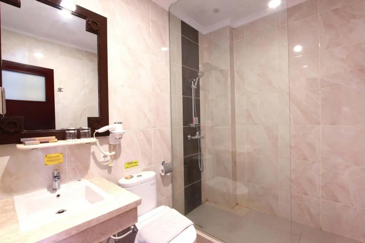 Bathroom in Royal Darmo Malioboro Hotel