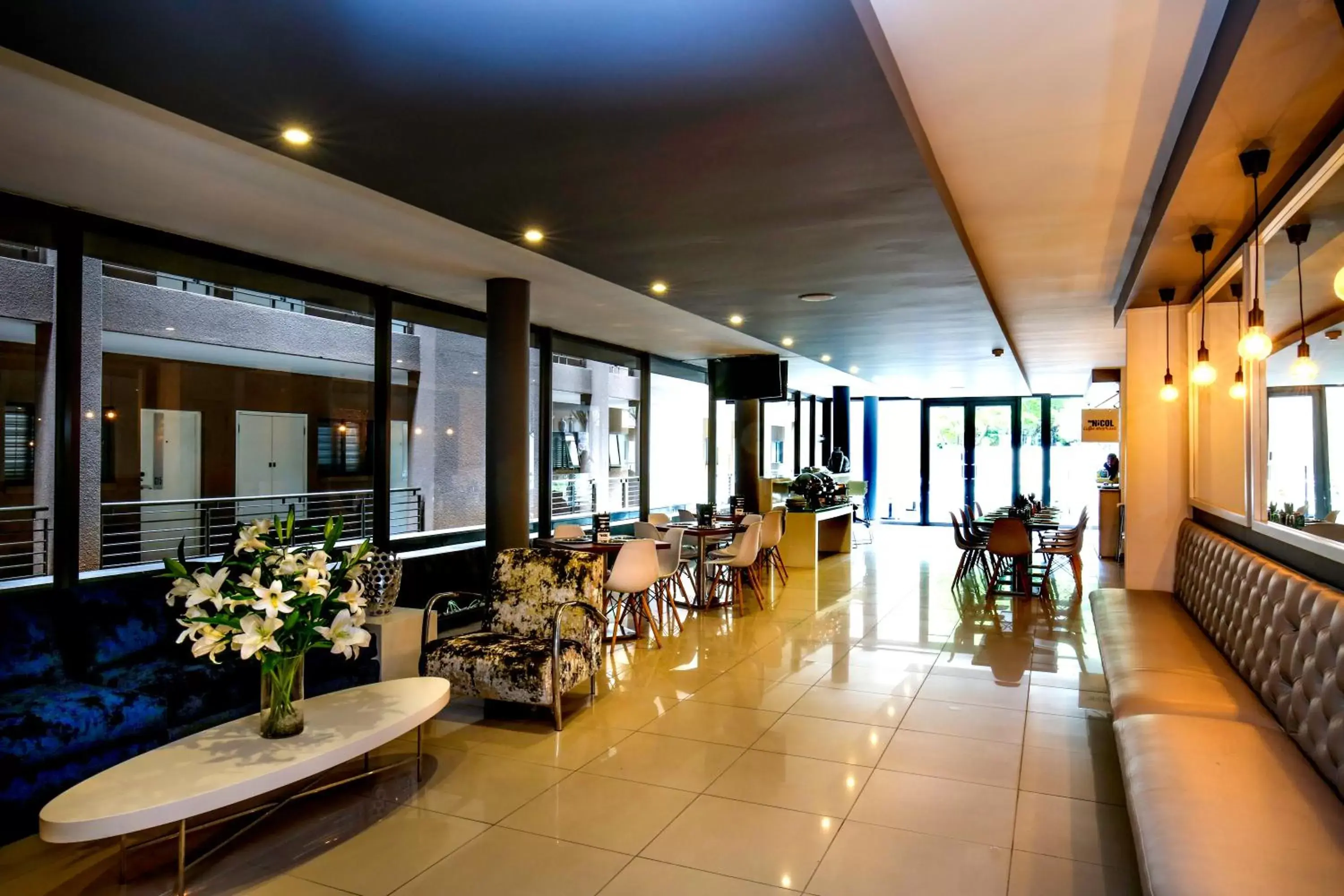 Lobby or reception, Restaurant/Places to Eat in The Nicol Hotel and Apartments