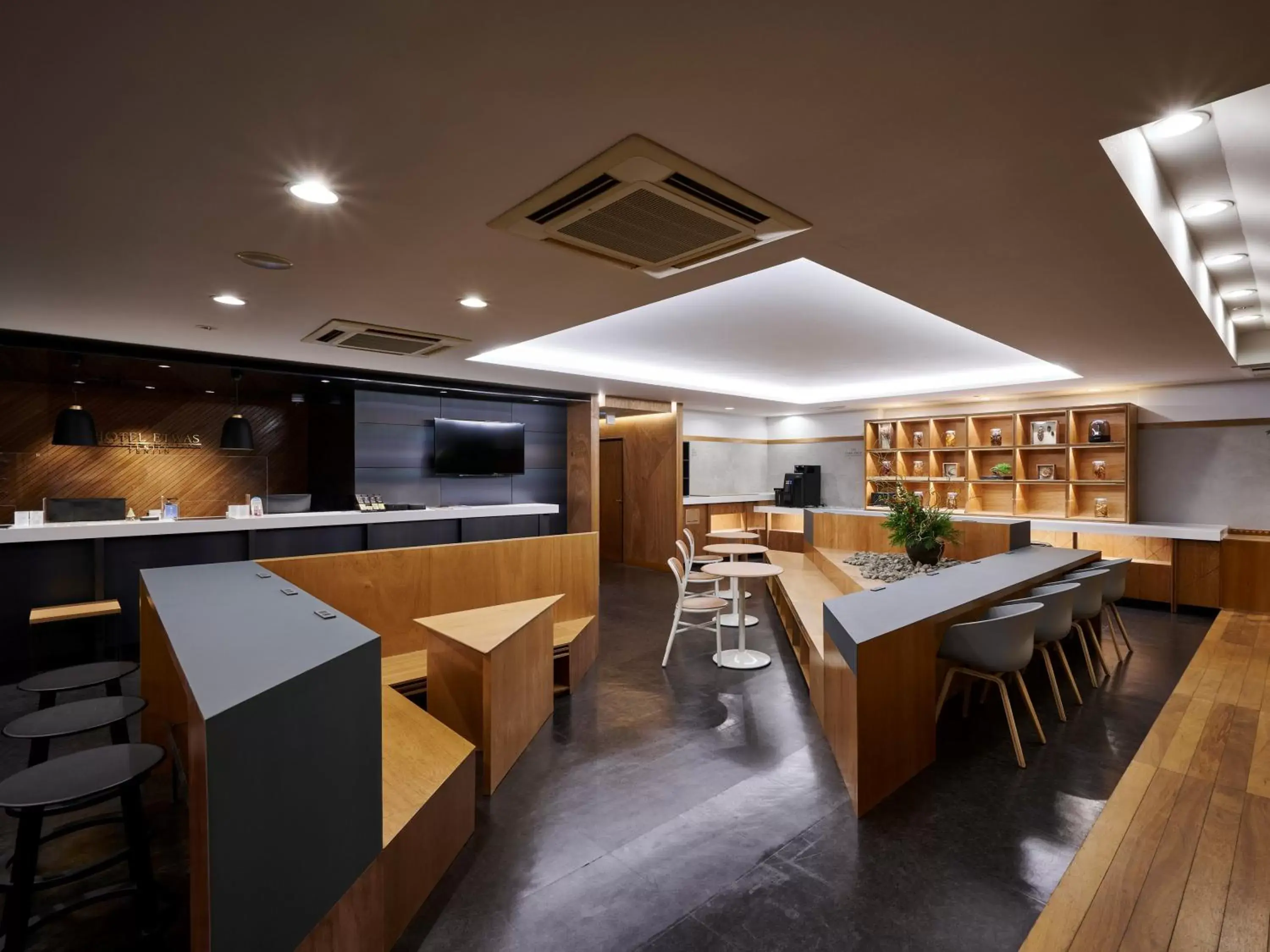 Communal lounge/ TV room, Restaurant/Places to Eat in Hotel Etwas Tenjin