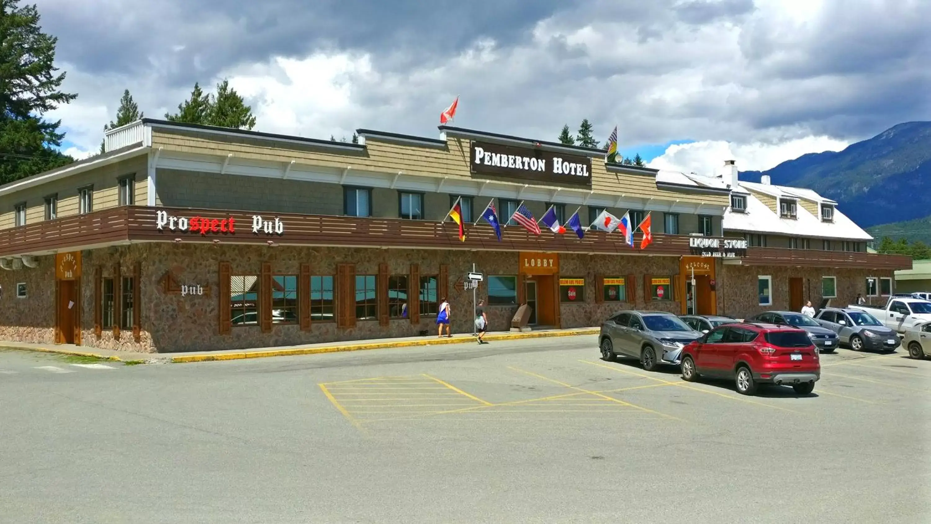 Facade/entrance, Property Building in Pemberton Hotel (Motel)