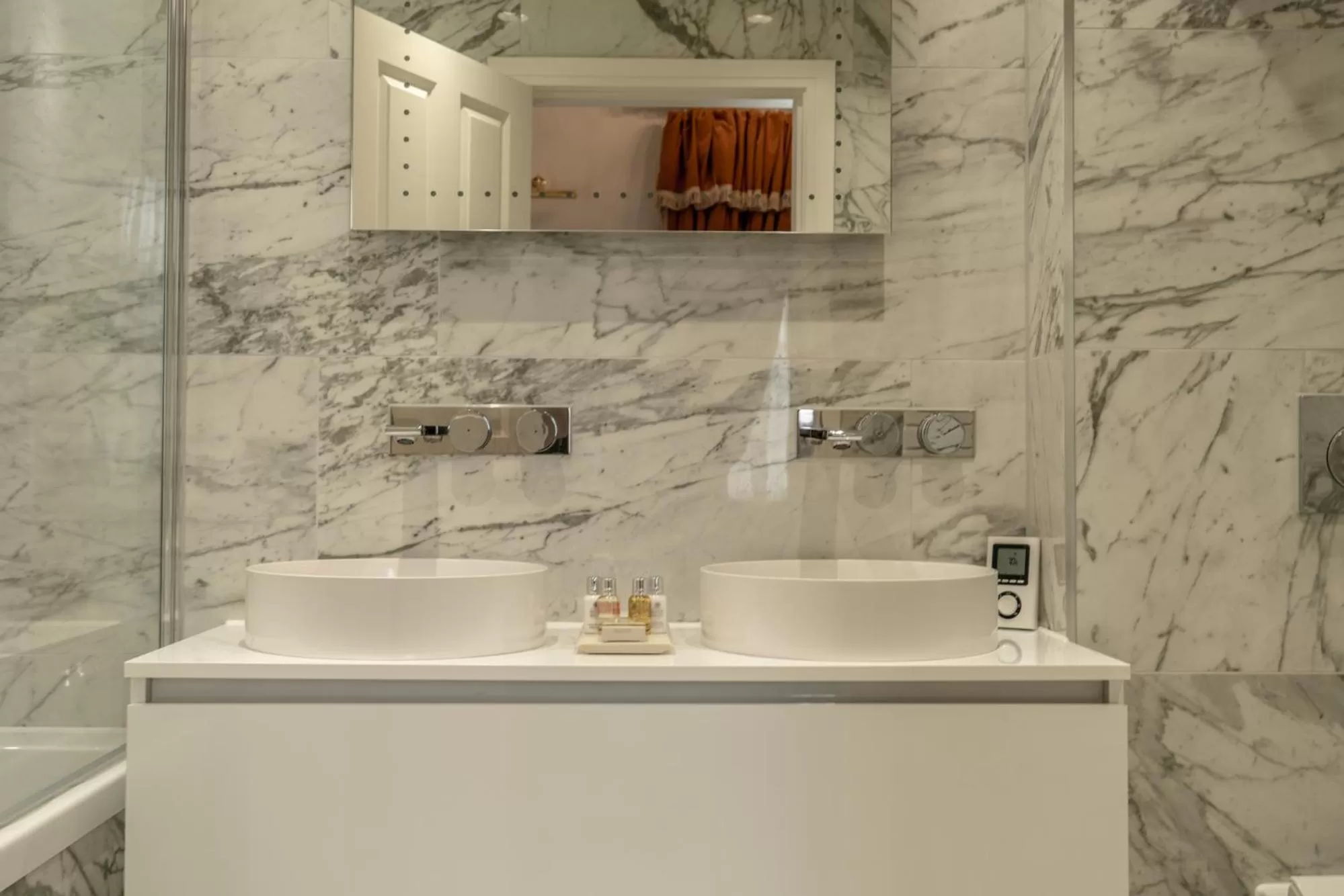 Bathroom in The Coach and Horses