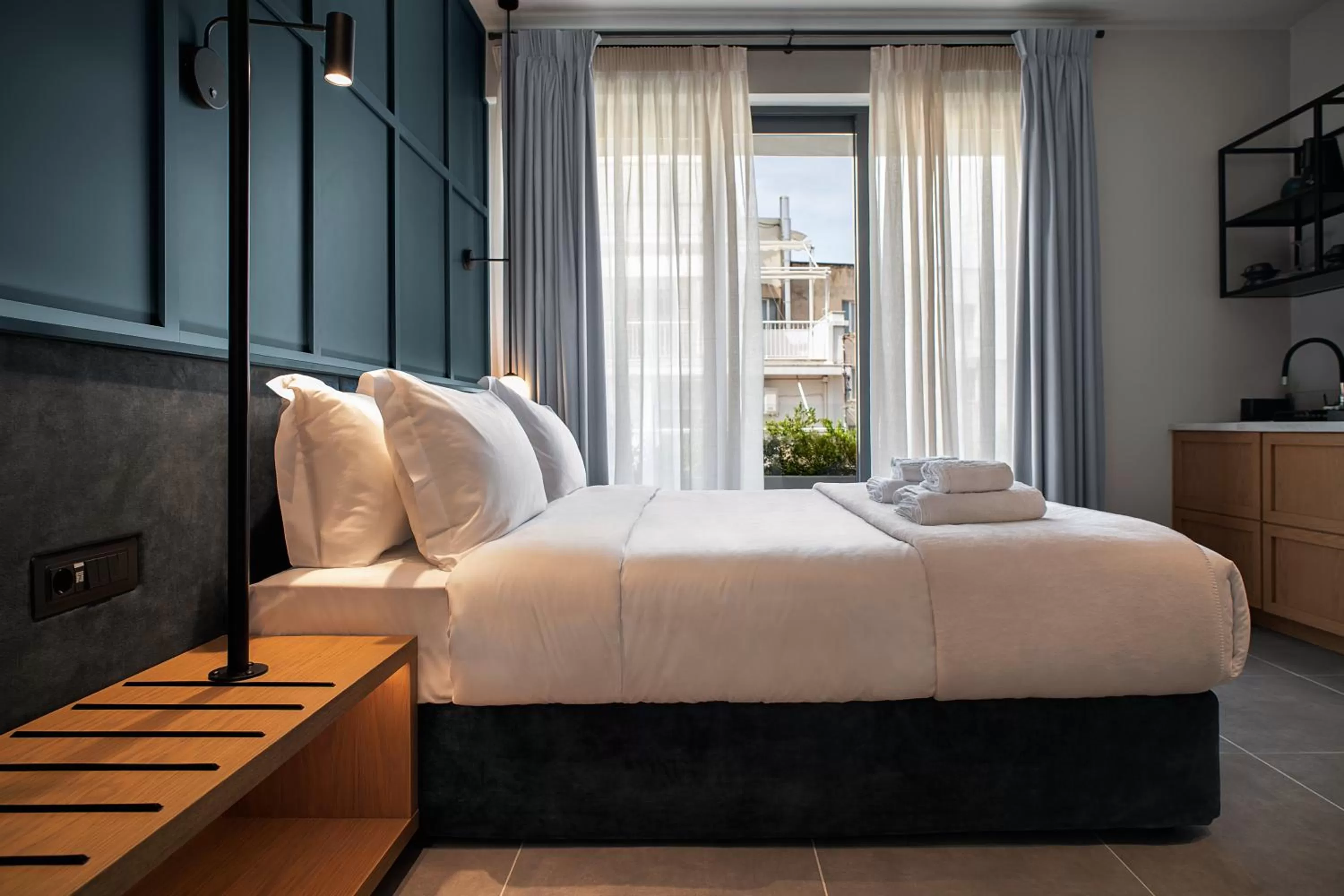 Bed in Bob W Athens Akadimia