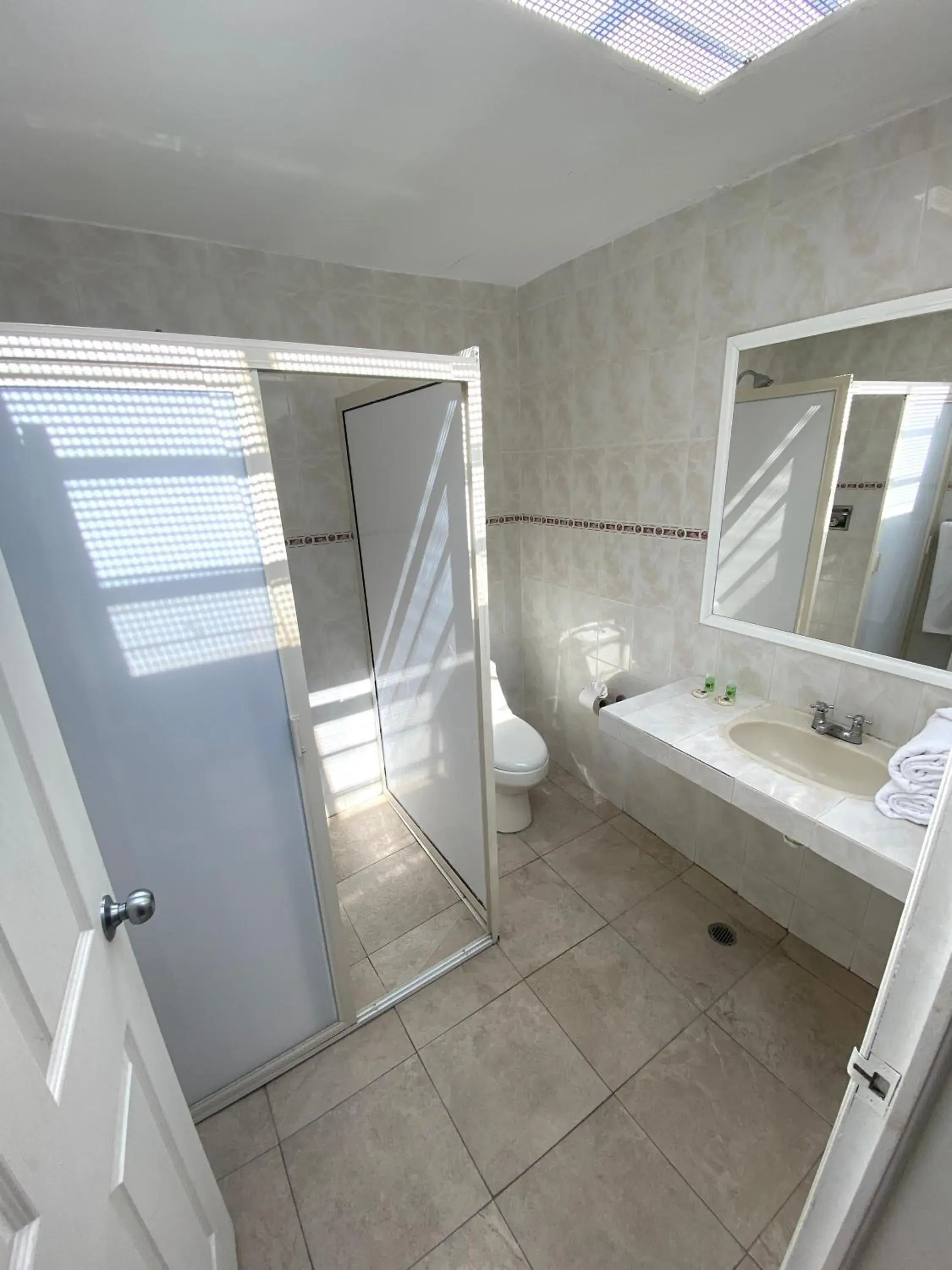 Bathroom in Hotel Qualitel Plus