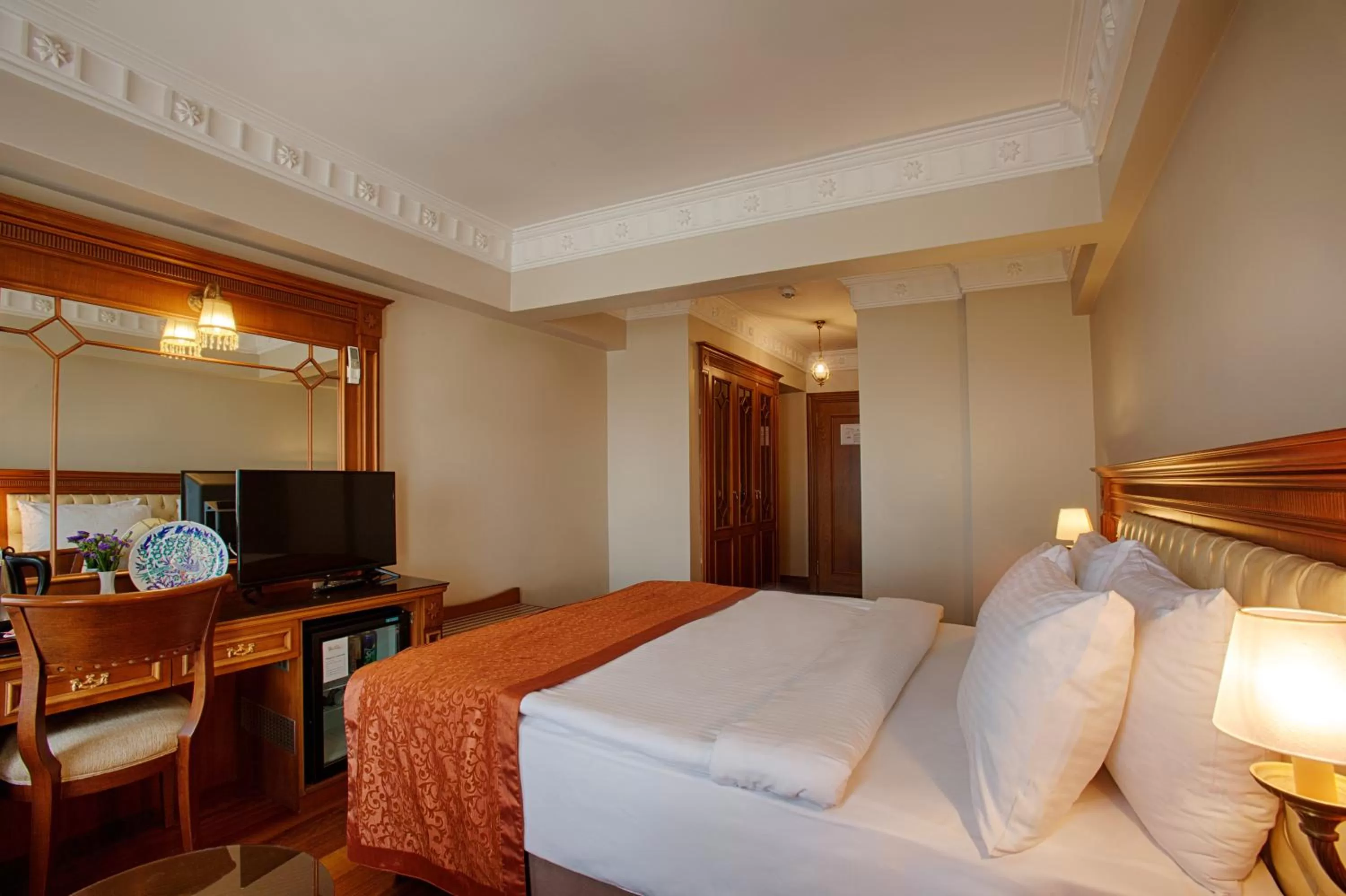 Photo of the whole room, Bed in Hotel Sumengen