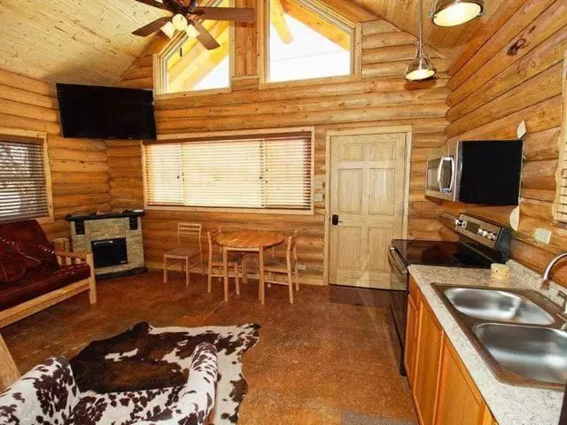 Bedroom, TV/Entertainment Center in Trail City Bed & Breakfast