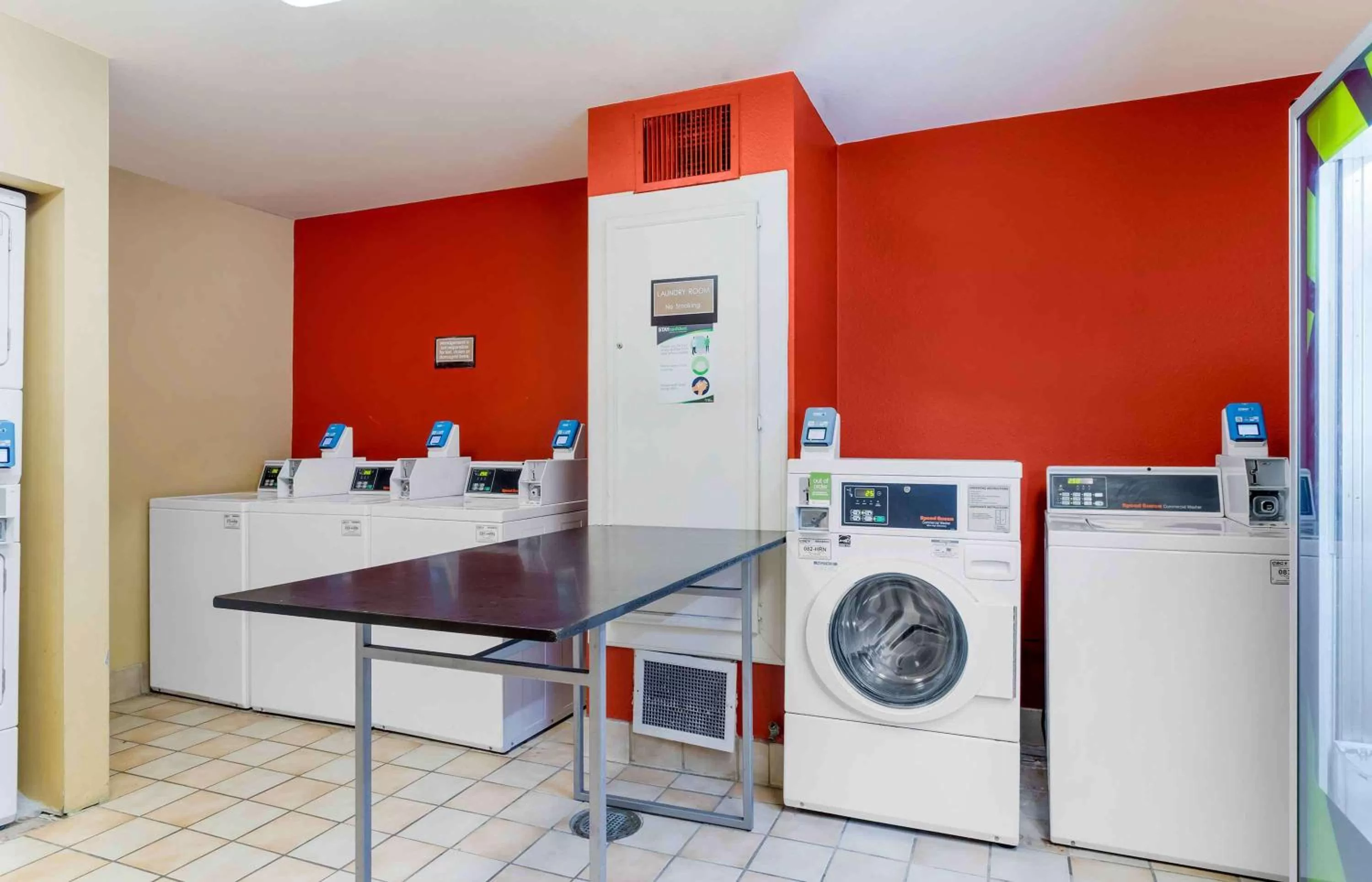 Property building in Extended Stay America Suites - Houston - Galleria - Uptown