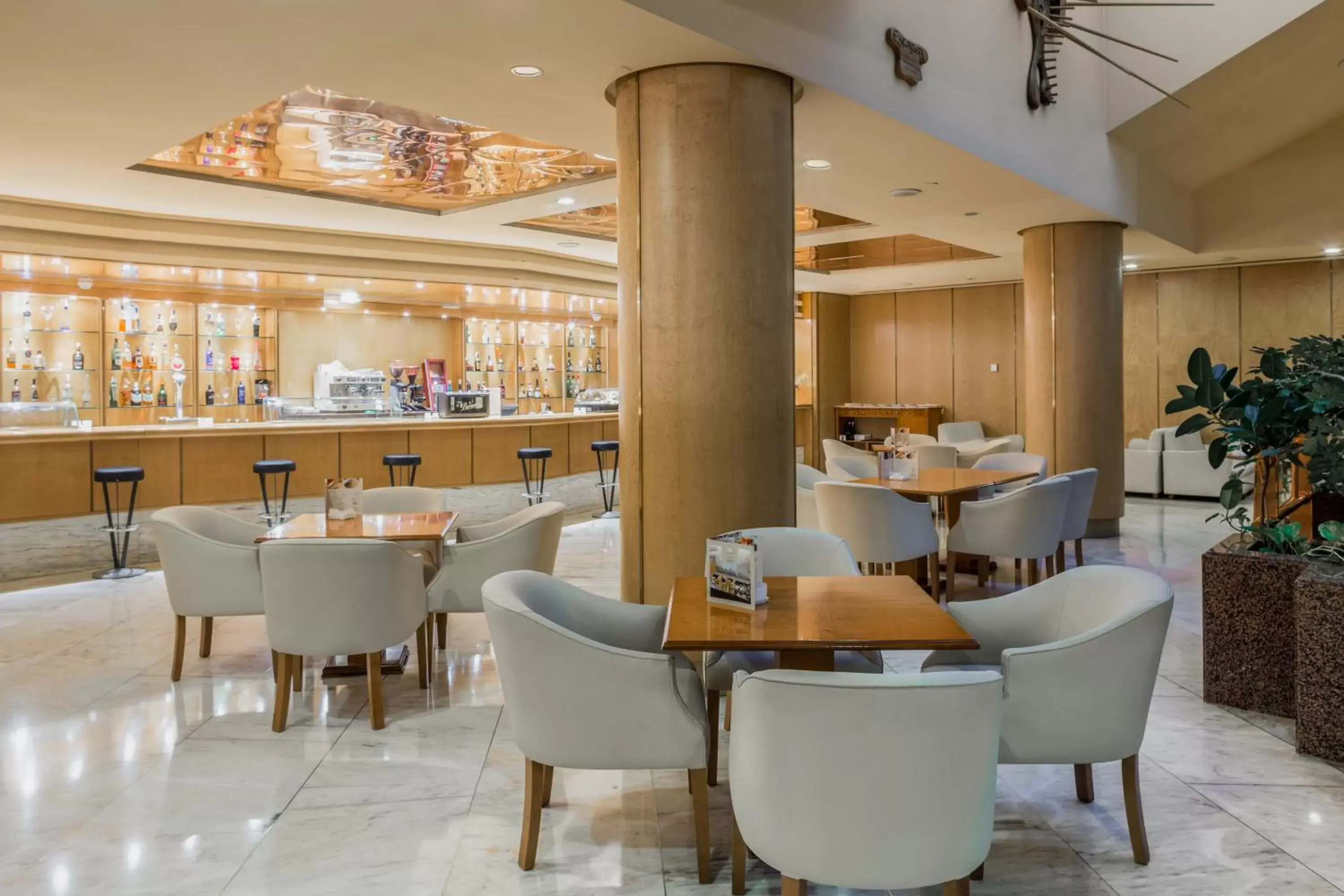 Lounge or bar in Exe Boston Lounge or bar in Exe Boston