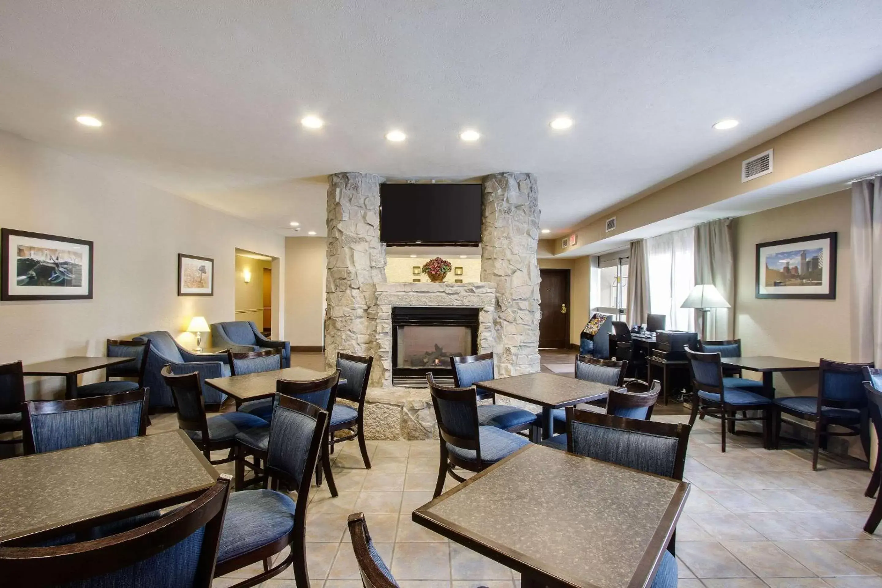 Restaurant/Places to Eat in Comfort Inn & Suites Bellevue - Omaha Offutt AFB