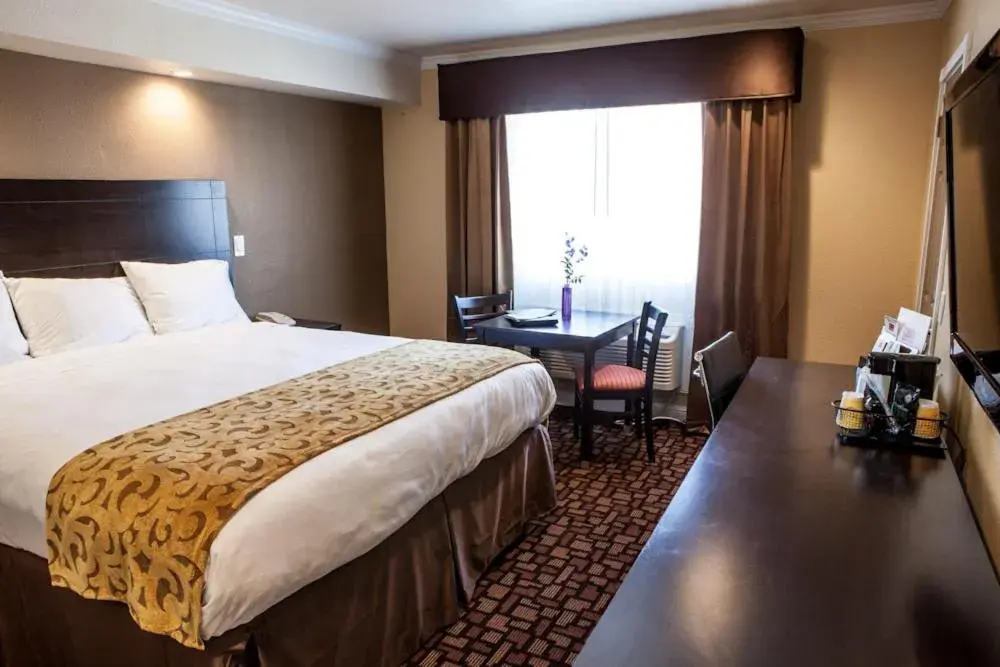 TV and multimedia, Bed in Marinwood Inn & Suites