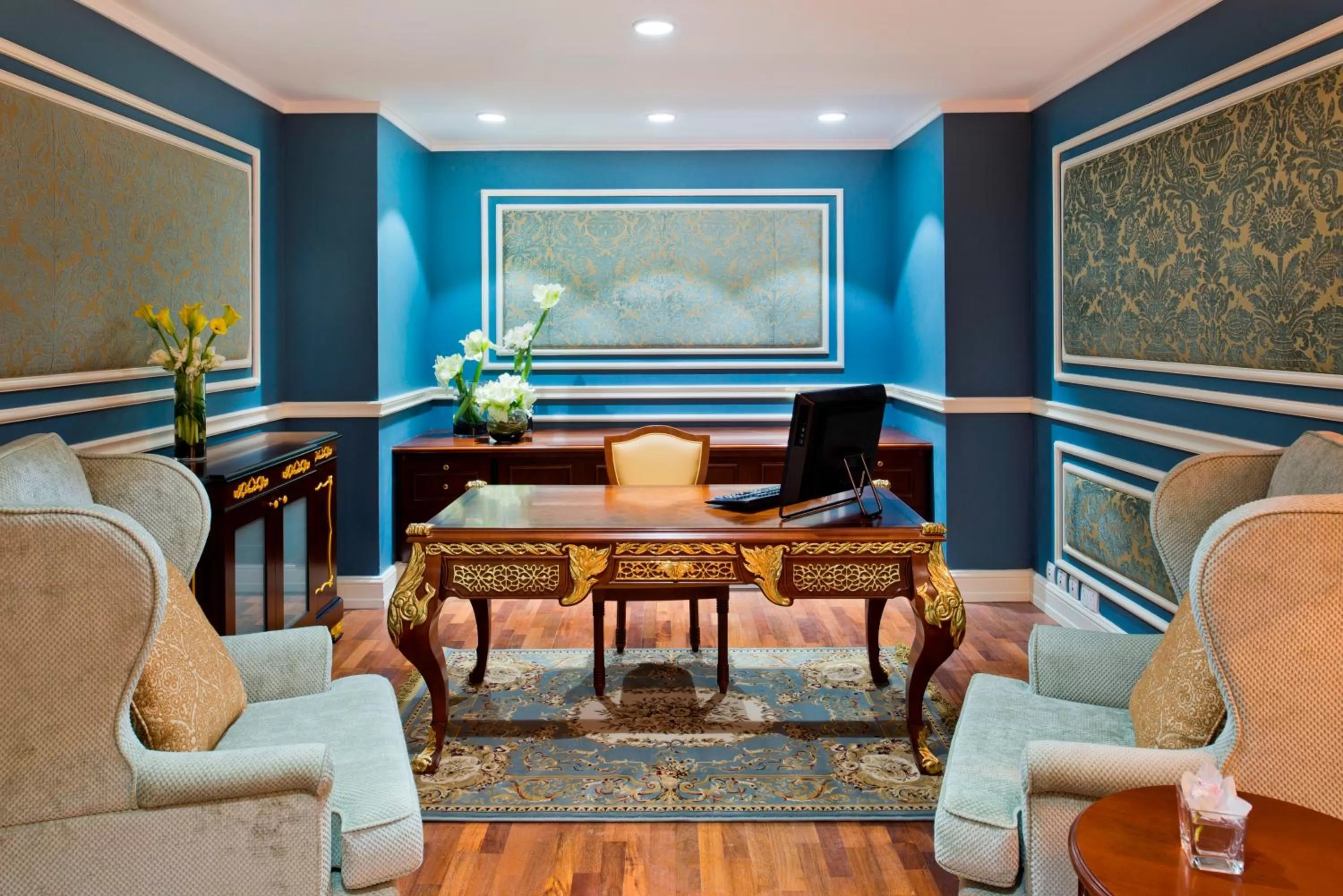 Lounge or bar in Warwick Doha