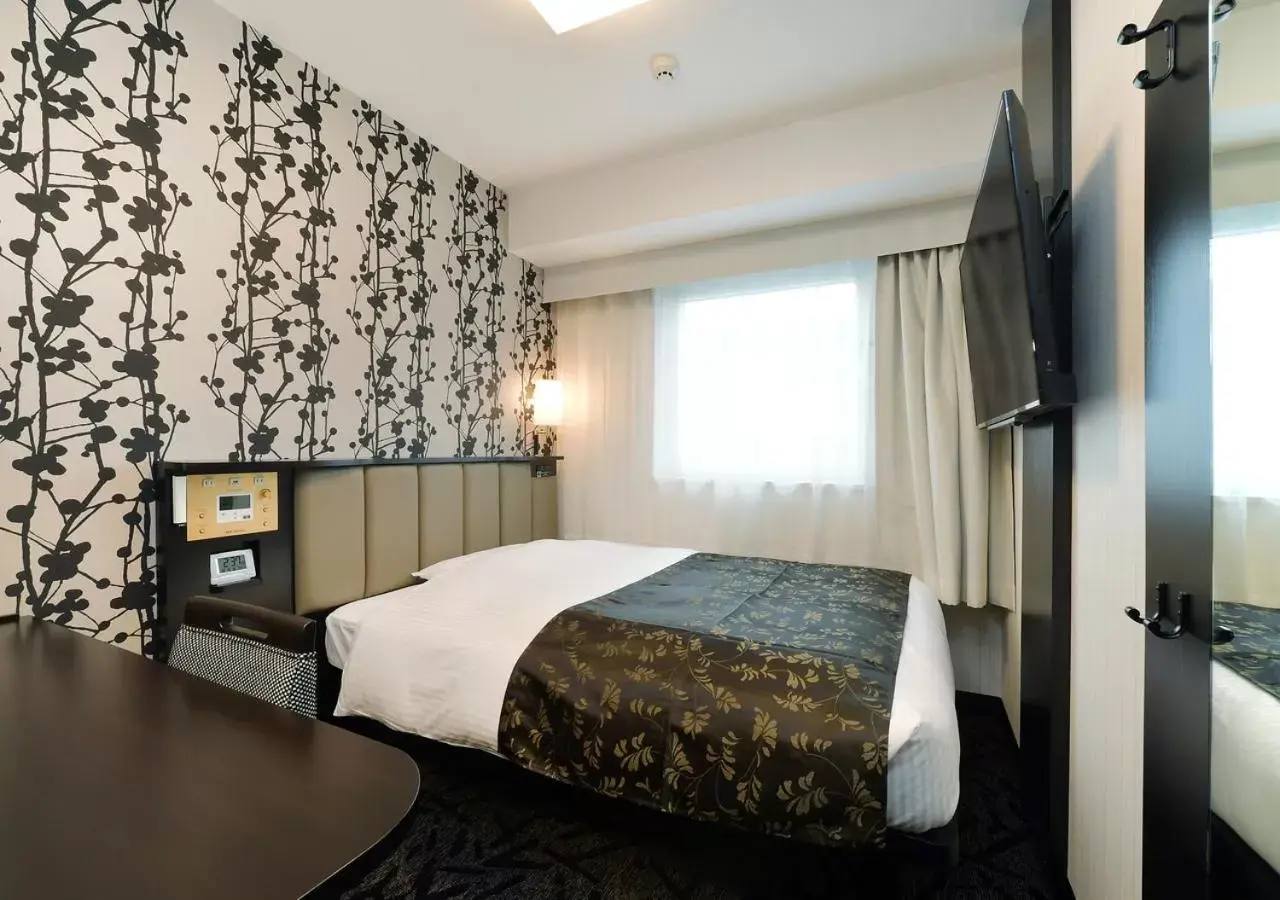 Photo of the whole room, Bed in APA Hotel Nagoya Ekimae Minami
