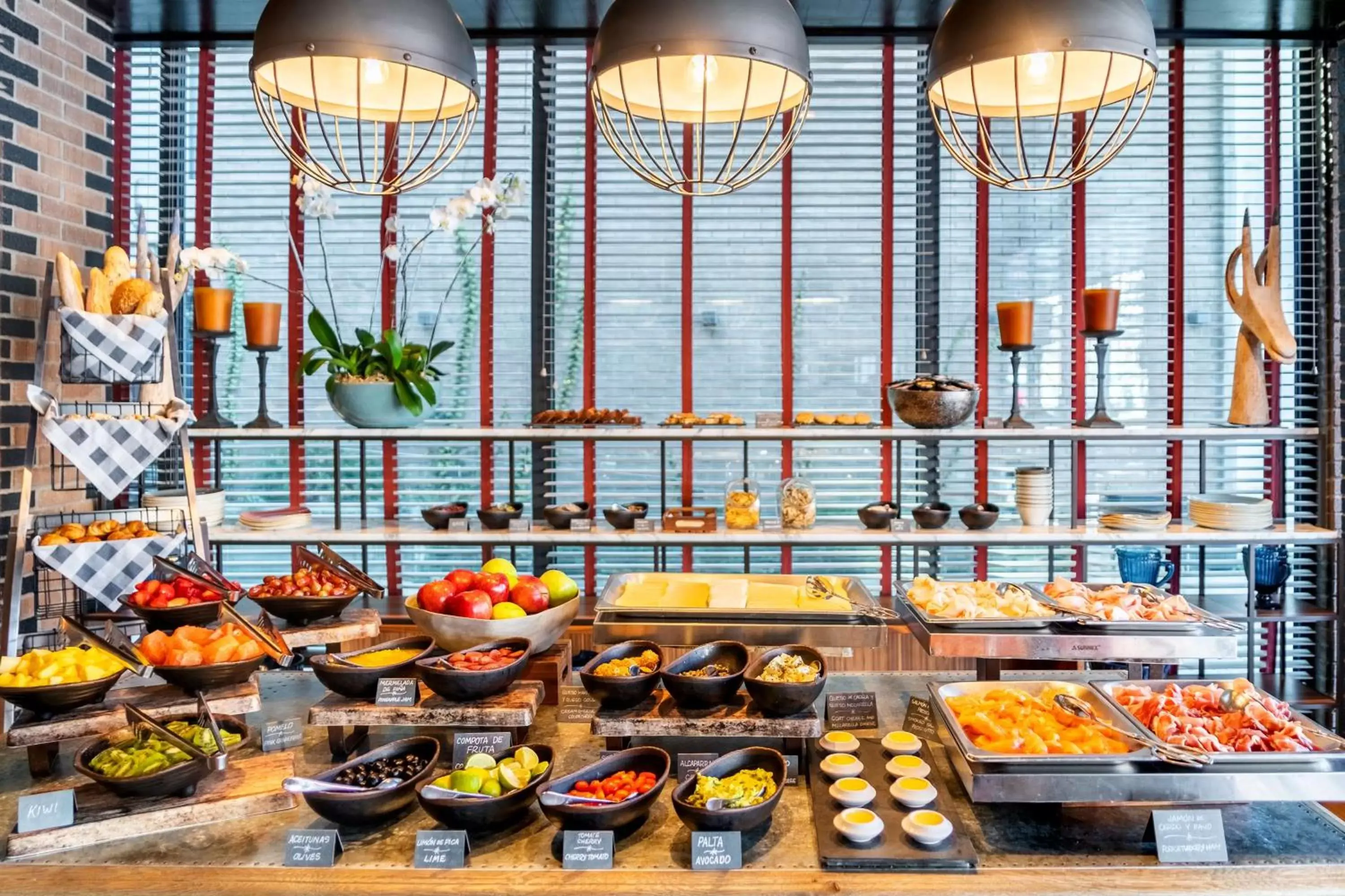 Restaurant/places to eat in Hyatt Centric Las Condes Santiago