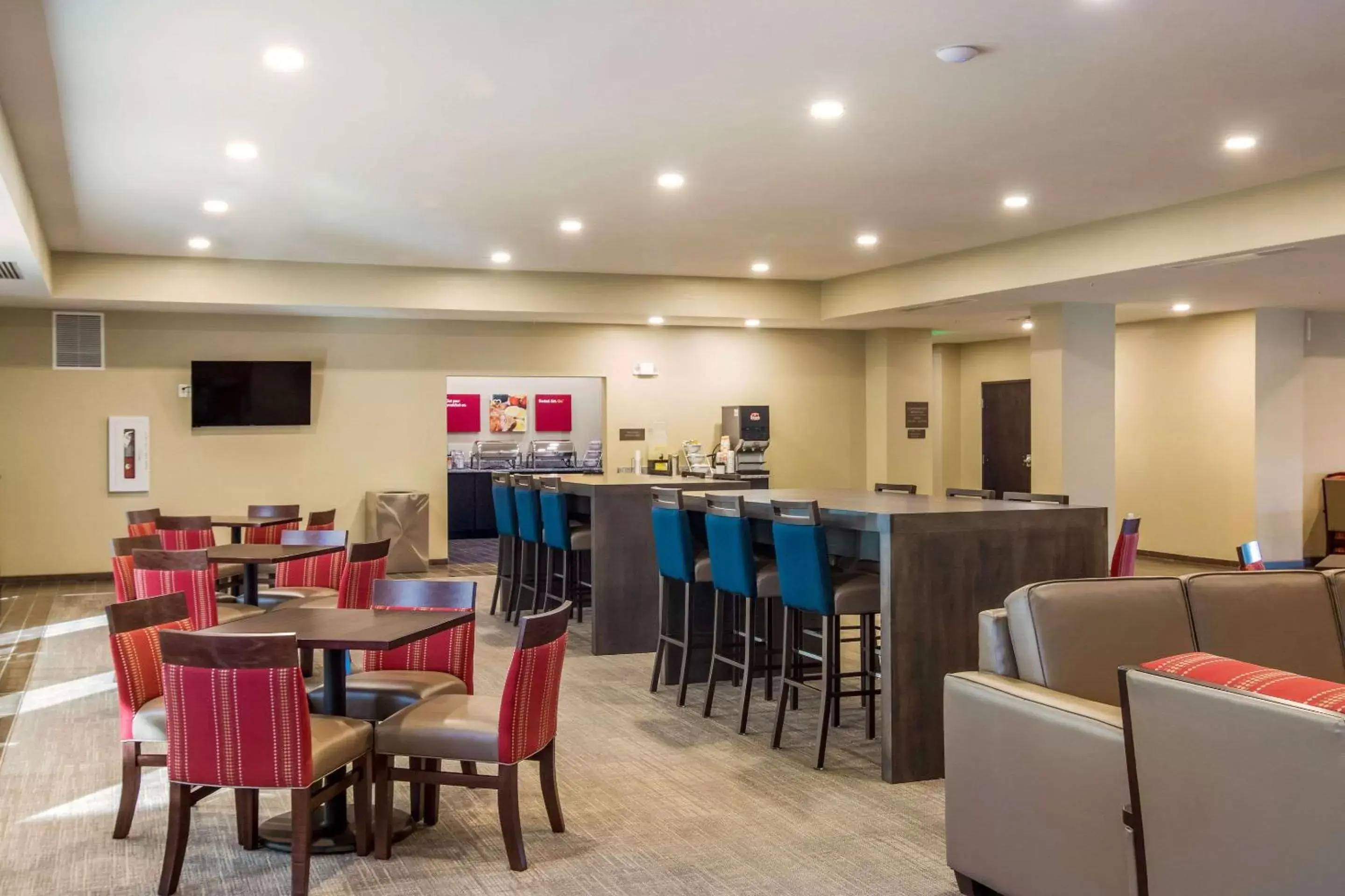 Restaurant/Places to Eat in Comfort Suites