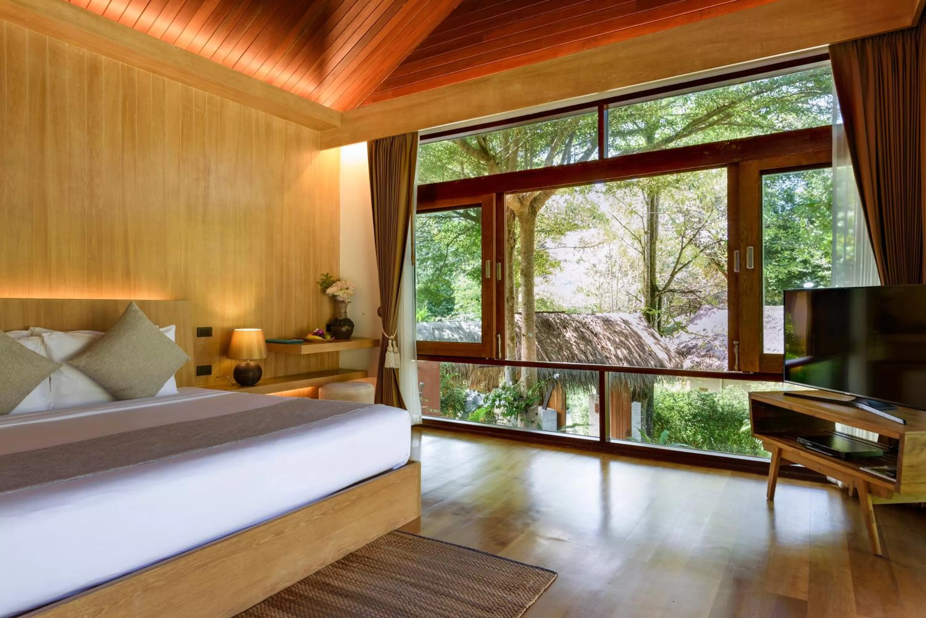 Bed in The Beach Natural Resort Koh Kood