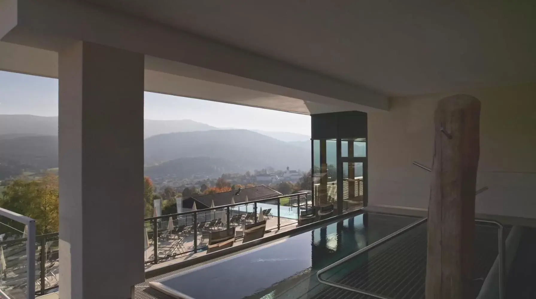 Swimming pool, Mountain View in Hotel Sonnenhof Lam