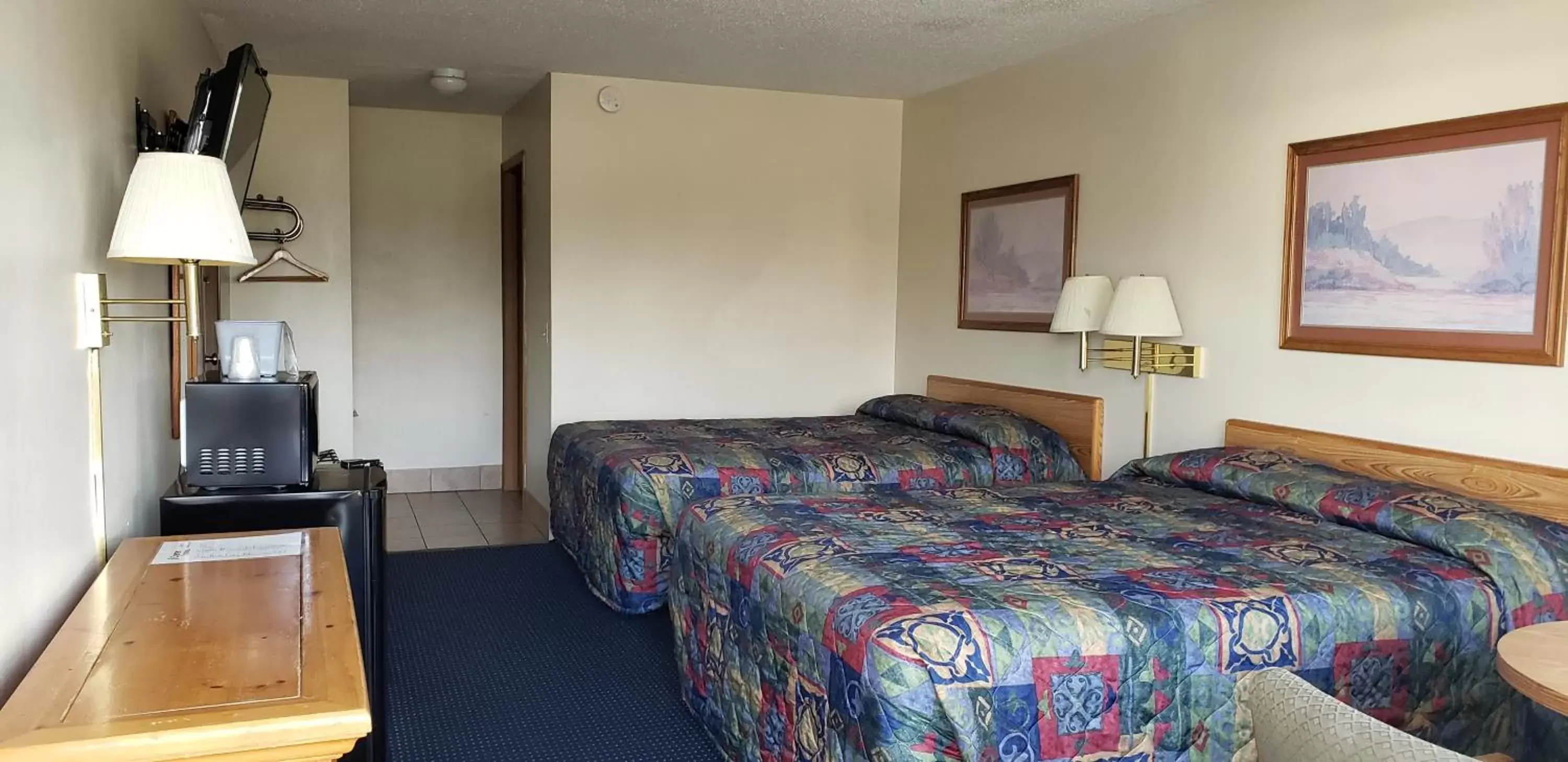 Photo of the whole room, Bed in Fields Park Motel