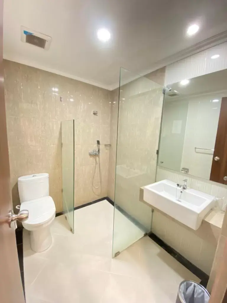 Bathroom in Cipta Hotel Wahid Hasyim