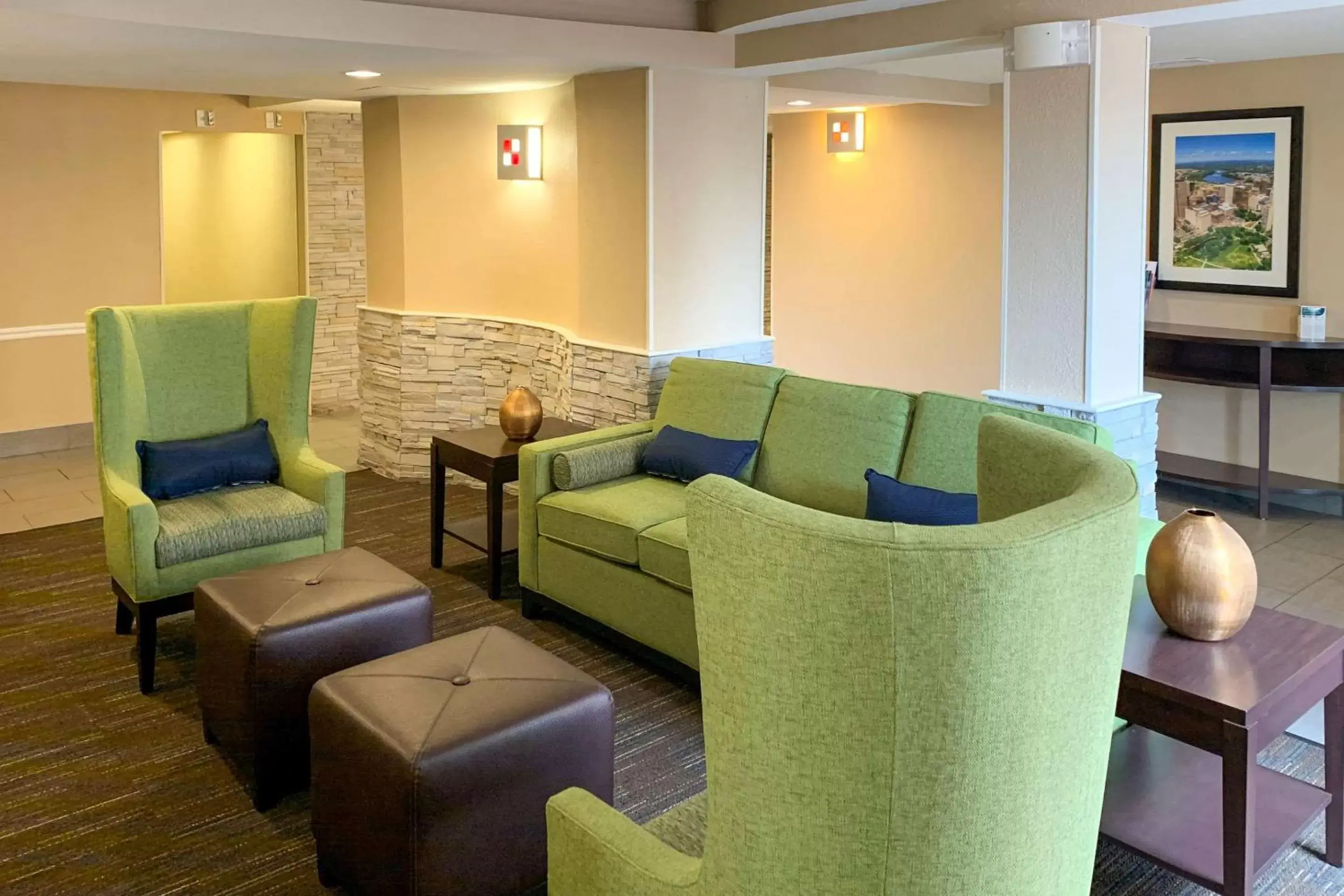 Lobby or reception, Seating Area in Comfort Inn and Suites East Hartford