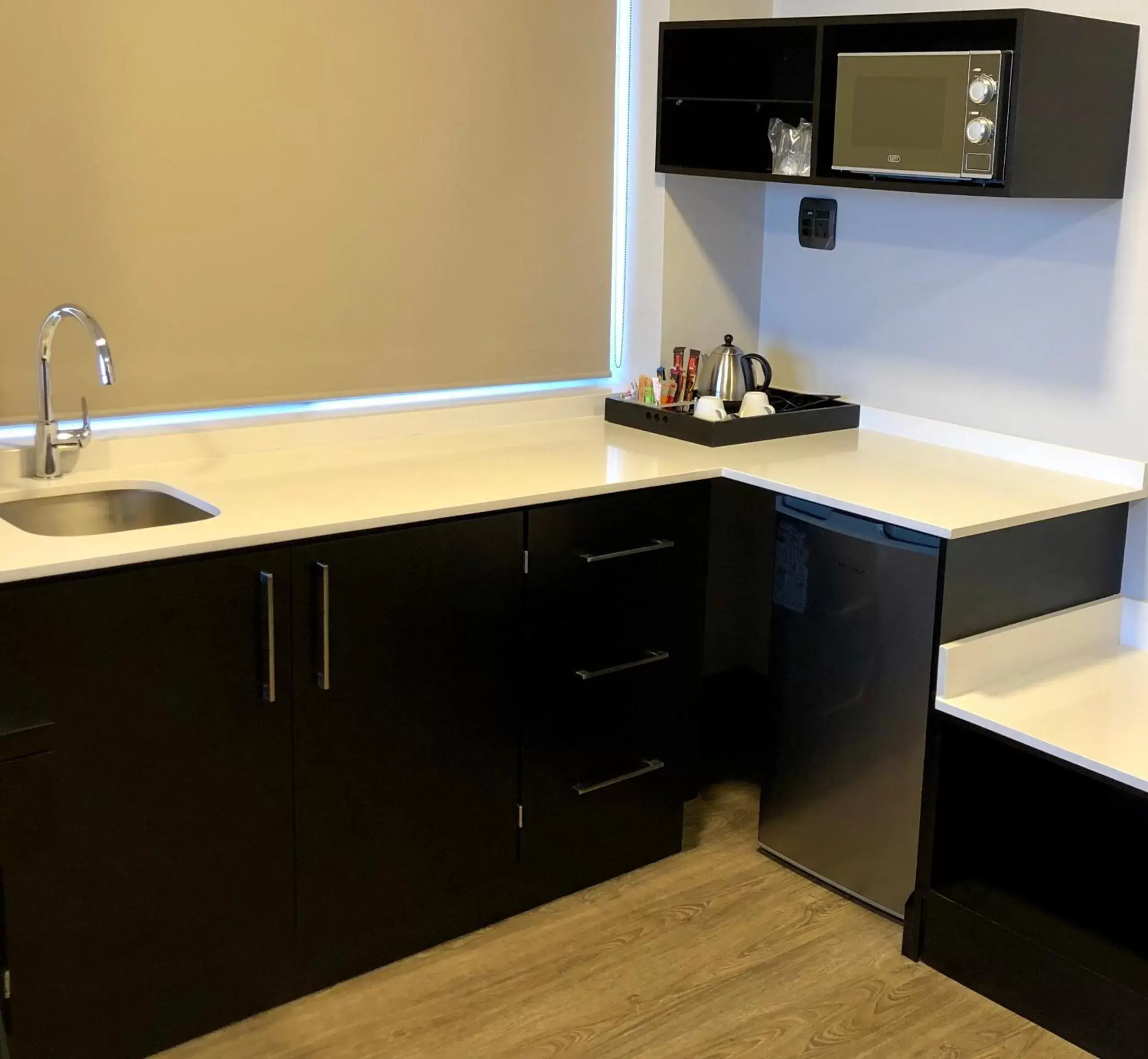 Kitchen or kitchenette, Kitchen/Kitchenette in Belaire Suites Hotel