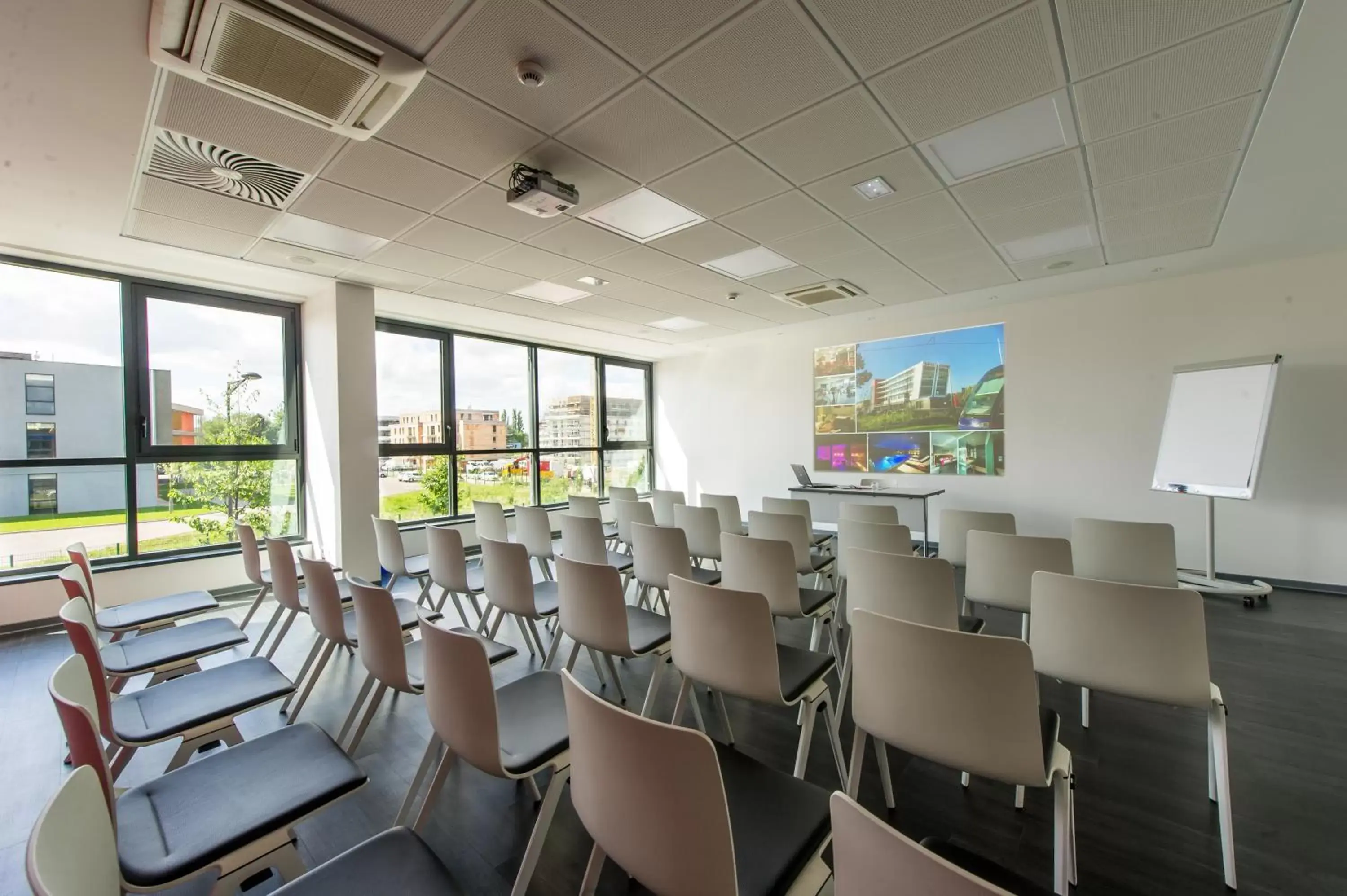 Meeting/conference room in Hôtel Restaurant Athena Spa