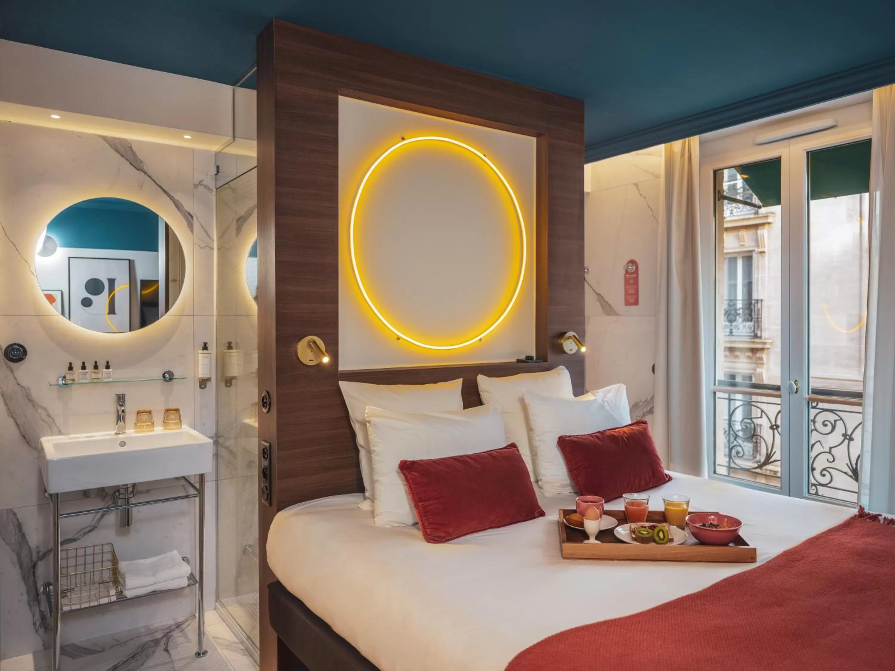 Photo of the whole room, Bed in Seven Hotel Paris