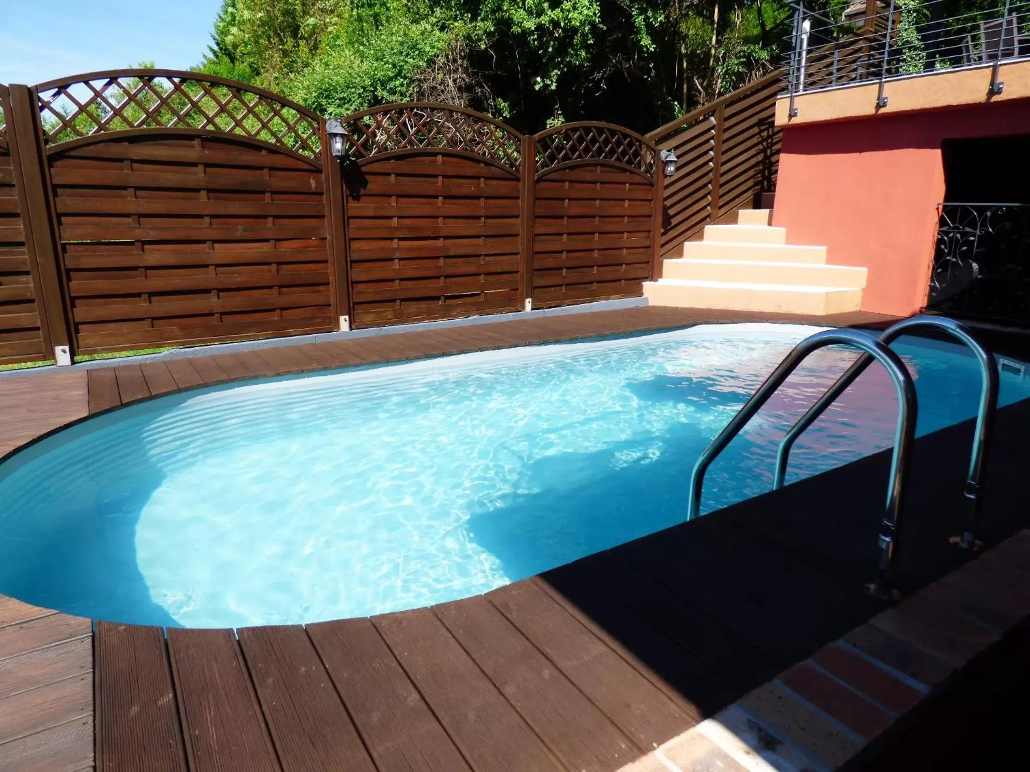 Property building, Swimming Pool in La Colline aux Yeux Doubs