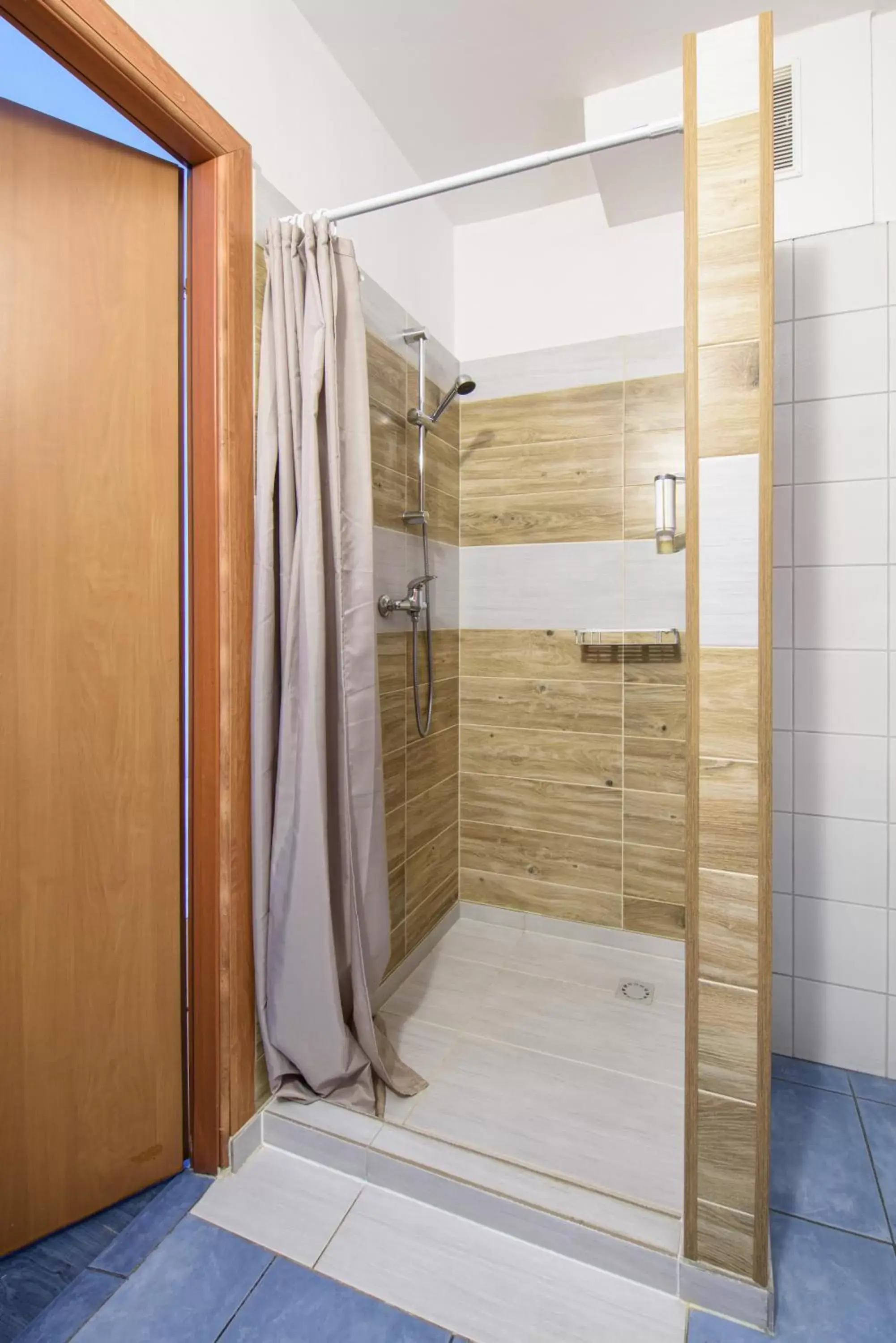 Shower, Bathroom in Hotel Nowa Panorama