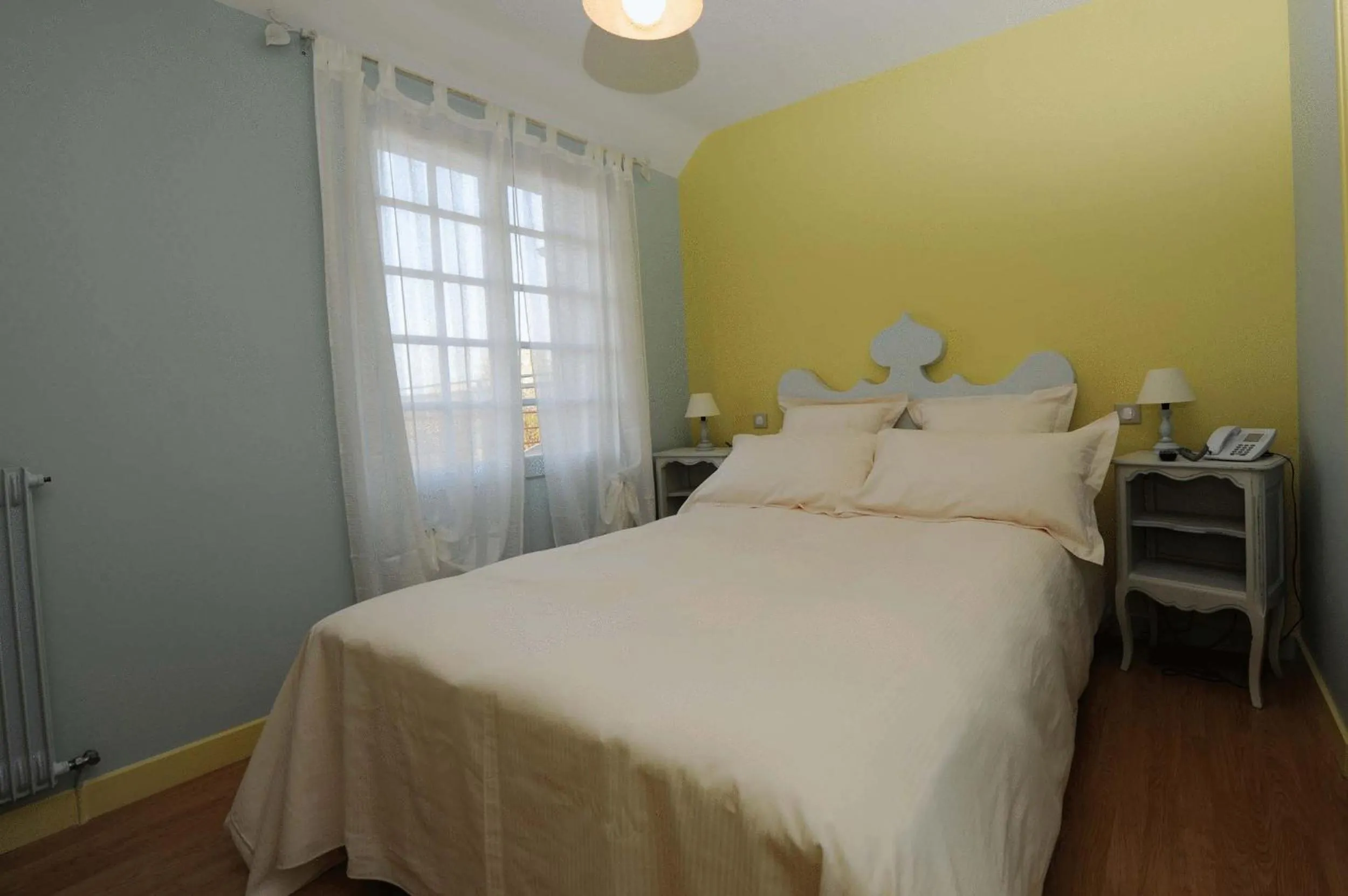 Photo of the whole room, Bed in Logis Hôtel Restaurant Le Coq Hardi