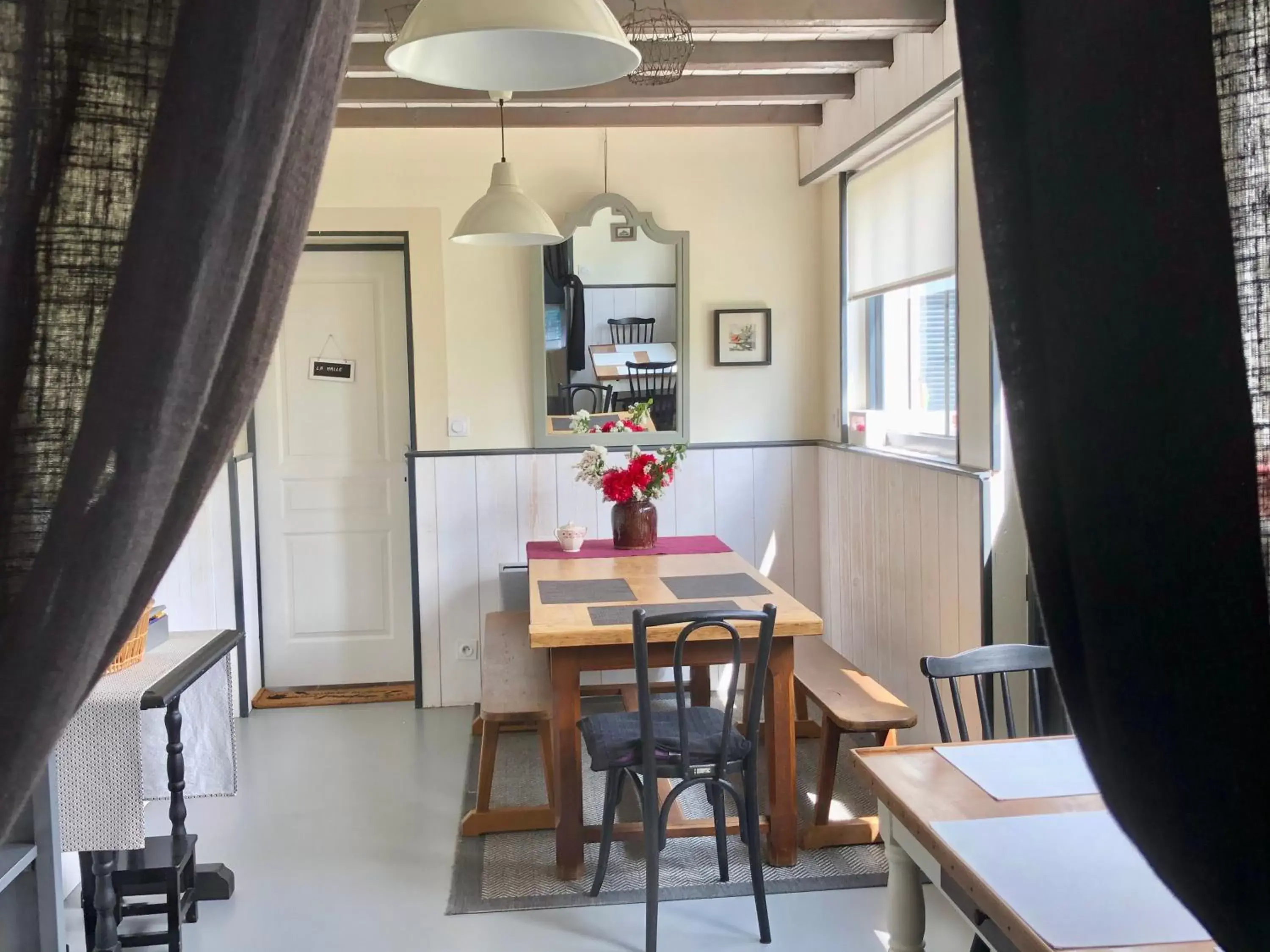 Dining area in Le grenier du jardin