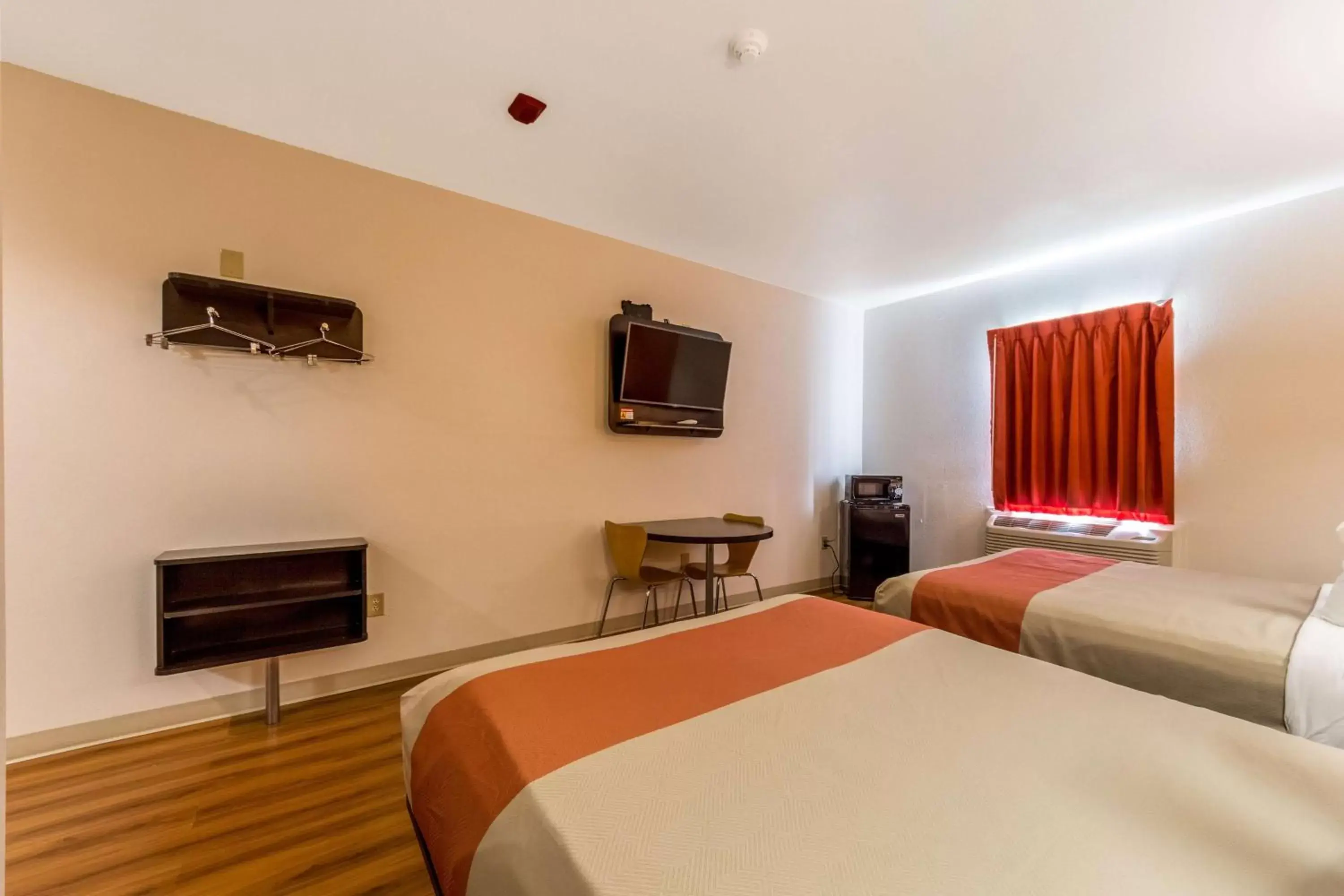 TV and multimedia, Bed in Motel 6-Jourdanton, TX TV and multimedia, Bed in Motel 6-Jourdanton, TX